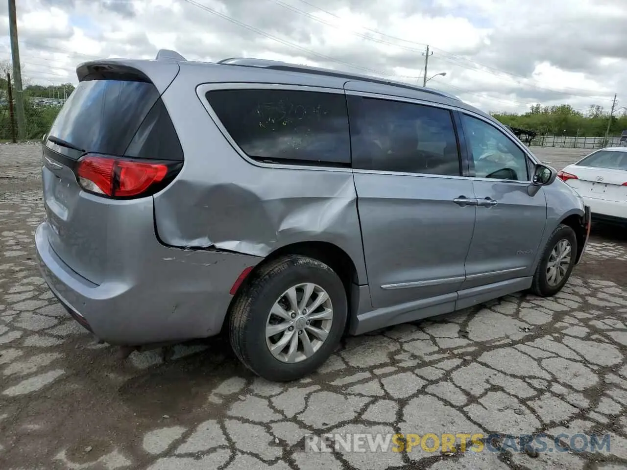 3 Фотография поврежденного автомобиля 2C4RC1BG7KR732004 CHRYSLER PACIFICA 2019