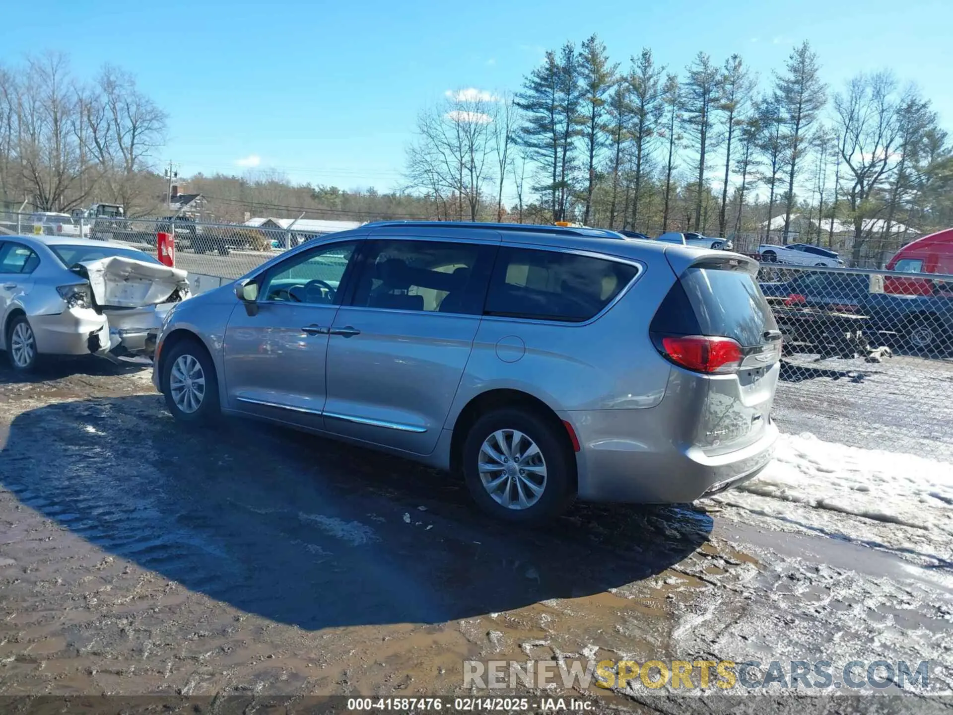 3 Photograph of a damaged car 2C4RC1BG8KR523872 CHRYSLER PACIFICA 2019