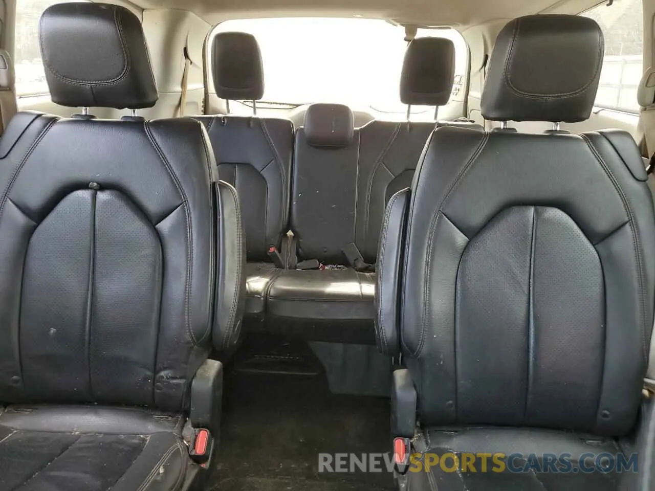 10 Photograph of a damaged car 2C4RC1BG8KR537190 CHRYSLER PACIFICA 2019