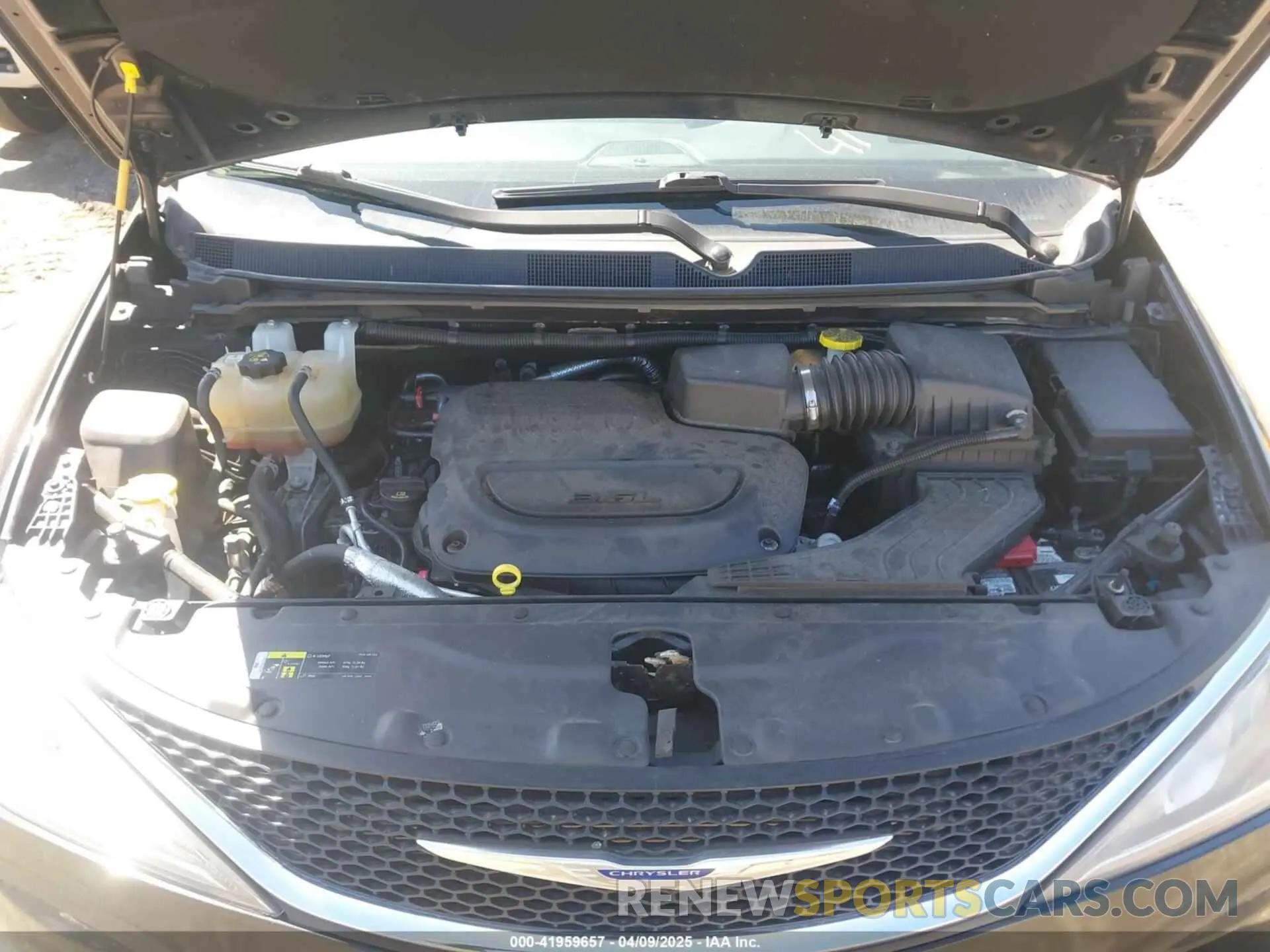 10 Фотография поврежденного автомобиля 2C4RC1BG8KR651366 CHRYSLER PACIFICA 2019