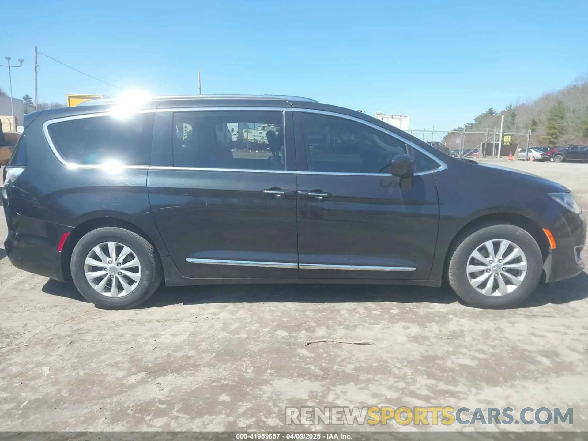 13 Фотография поврежденного автомобиля 2C4RC1BG8KR651366 CHRYSLER PACIFICA 2019