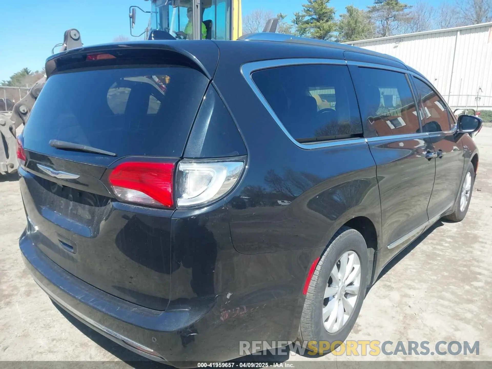 4 Фотография поврежденного автомобиля 2C4RC1BG8KR651366 CHRYSLER PACIFICA 2019