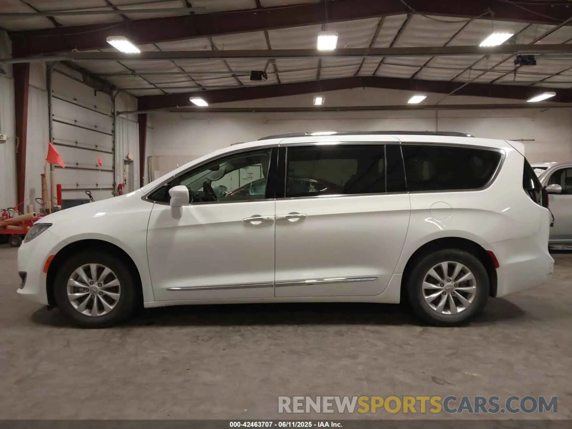 15 Photograph of a damaged car 2C4RC1BG9KR508541 CHRYSLER PACIFICA 2019