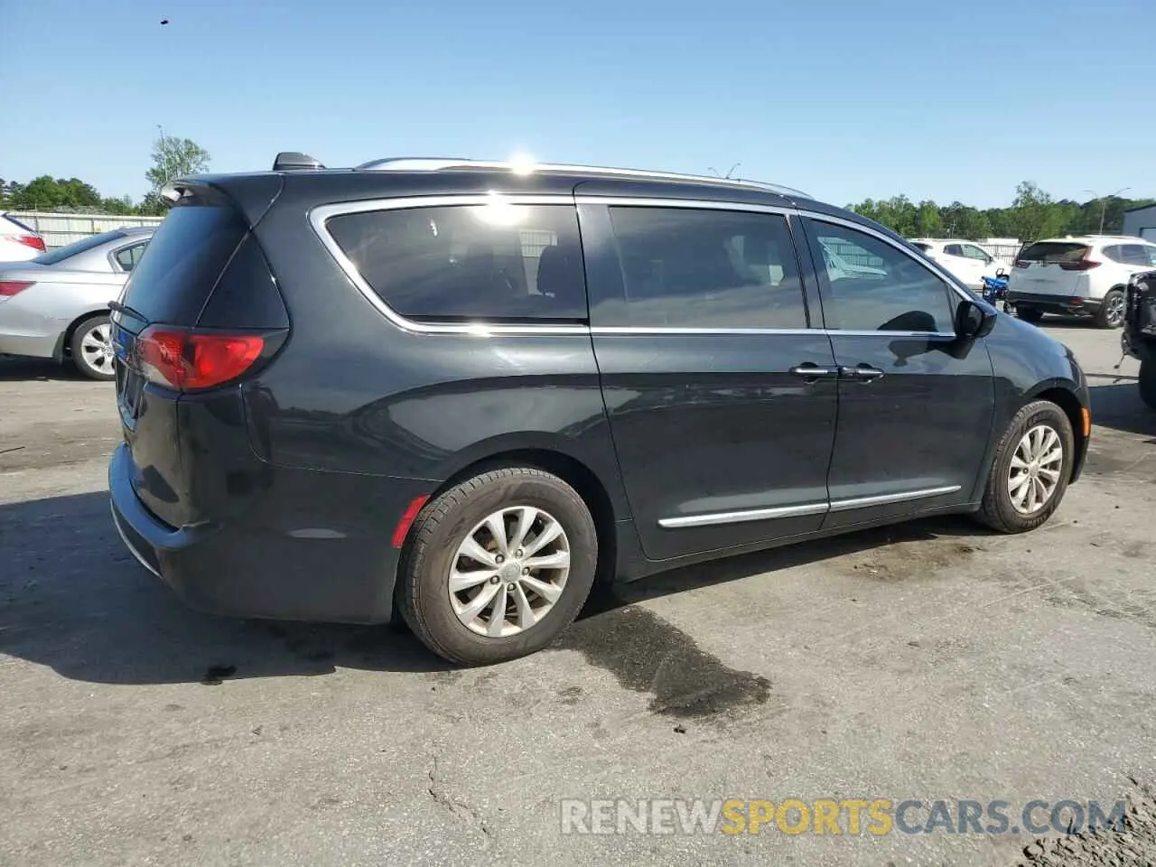 3 Фотография поврежденного автомобиля 2C4RC1BG9KR732456 CHRYSLER PACIFICA 2019