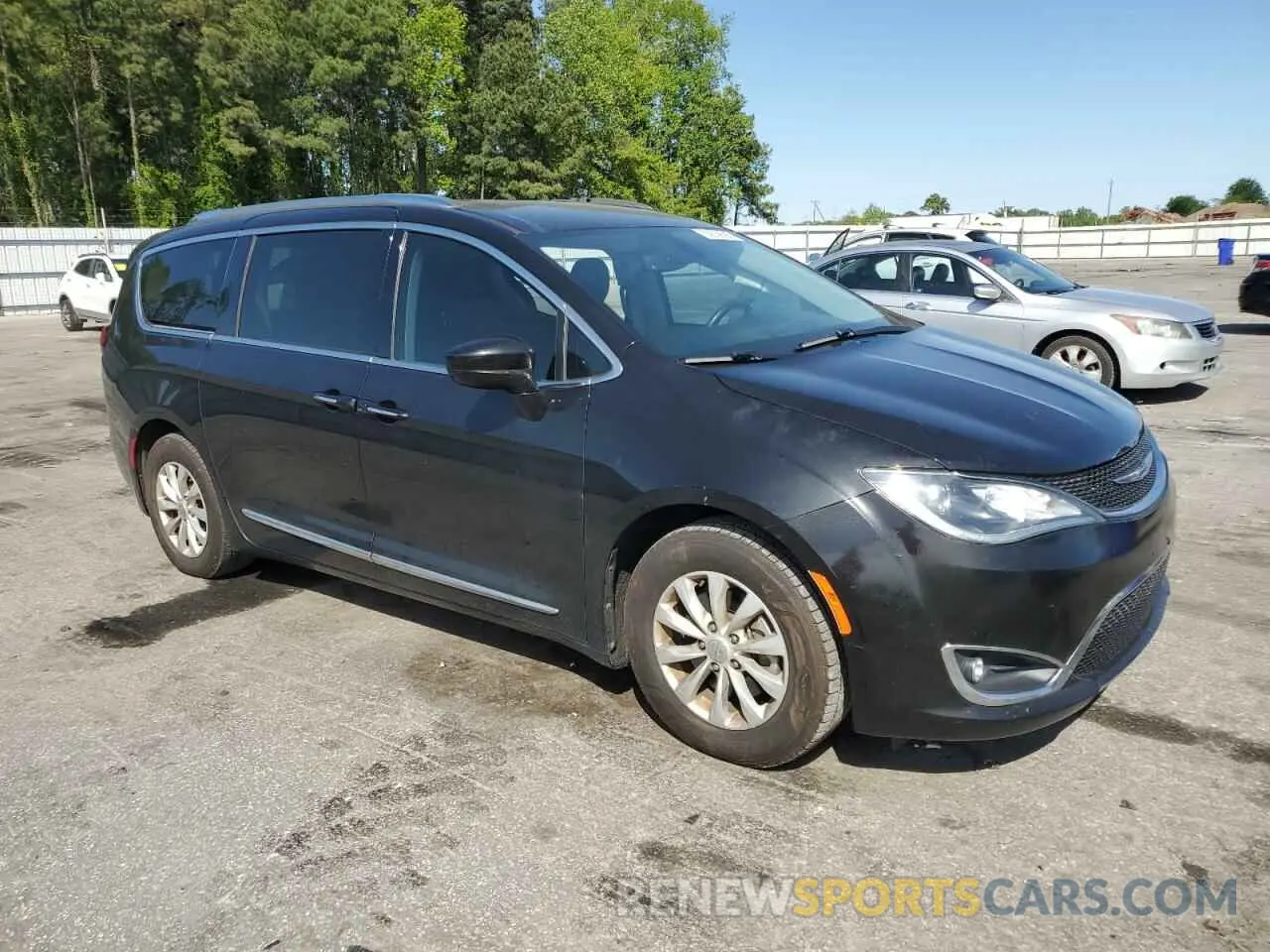 4 Фотография поврежденного автомобиля 2C4RC1BG9KR732456 CHRYSLER PACIFICA 2019