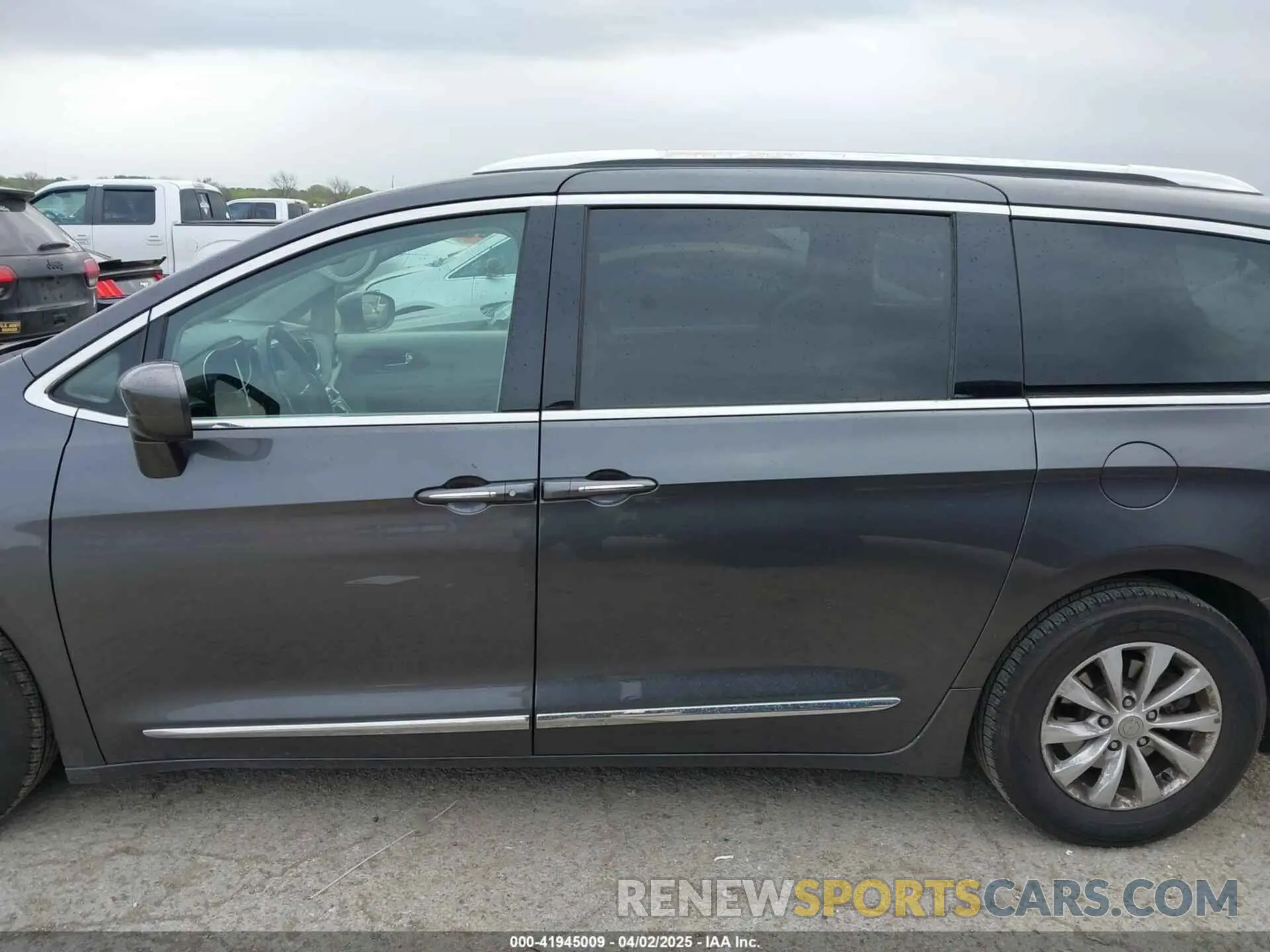 14 Фотография поврежденного автомобиля 2C4RC1BGXKR526286 CHRYSLER PACIFICA 2019