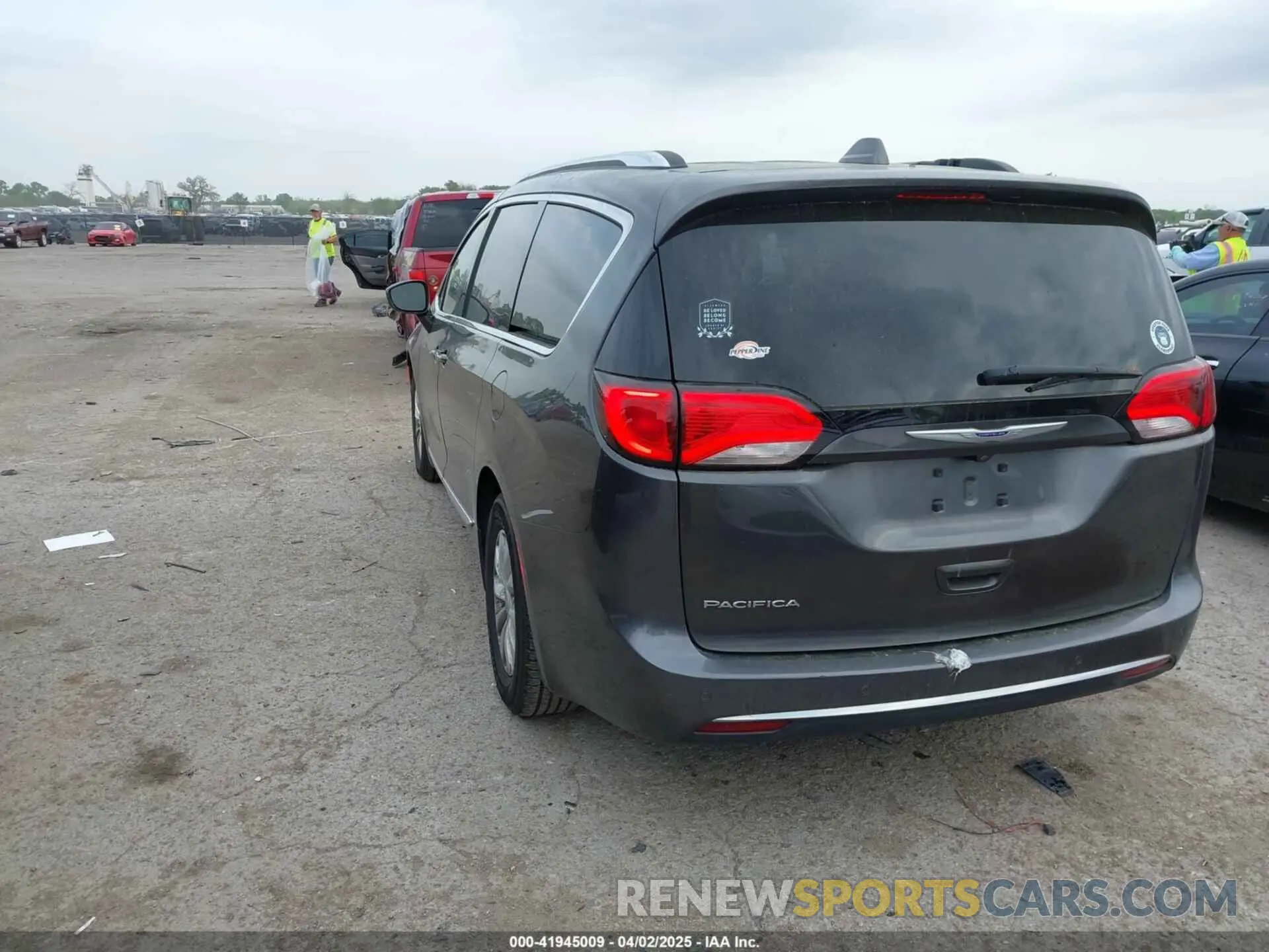 3 Фотография поврежденного автомобиля 2C4RC1BGXKR526286 CHRYSLER PACIFICA 2019