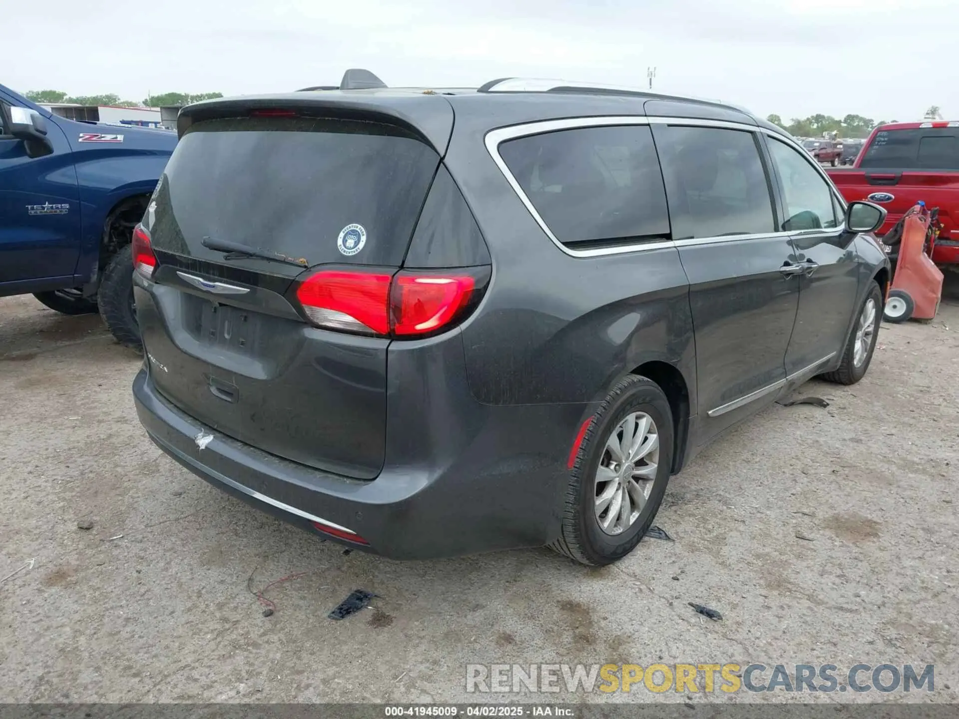 4 Фотография поврежденного автомобиля 2C4RC1BGXKR526286 CHRYSLER PACIFICA 2019