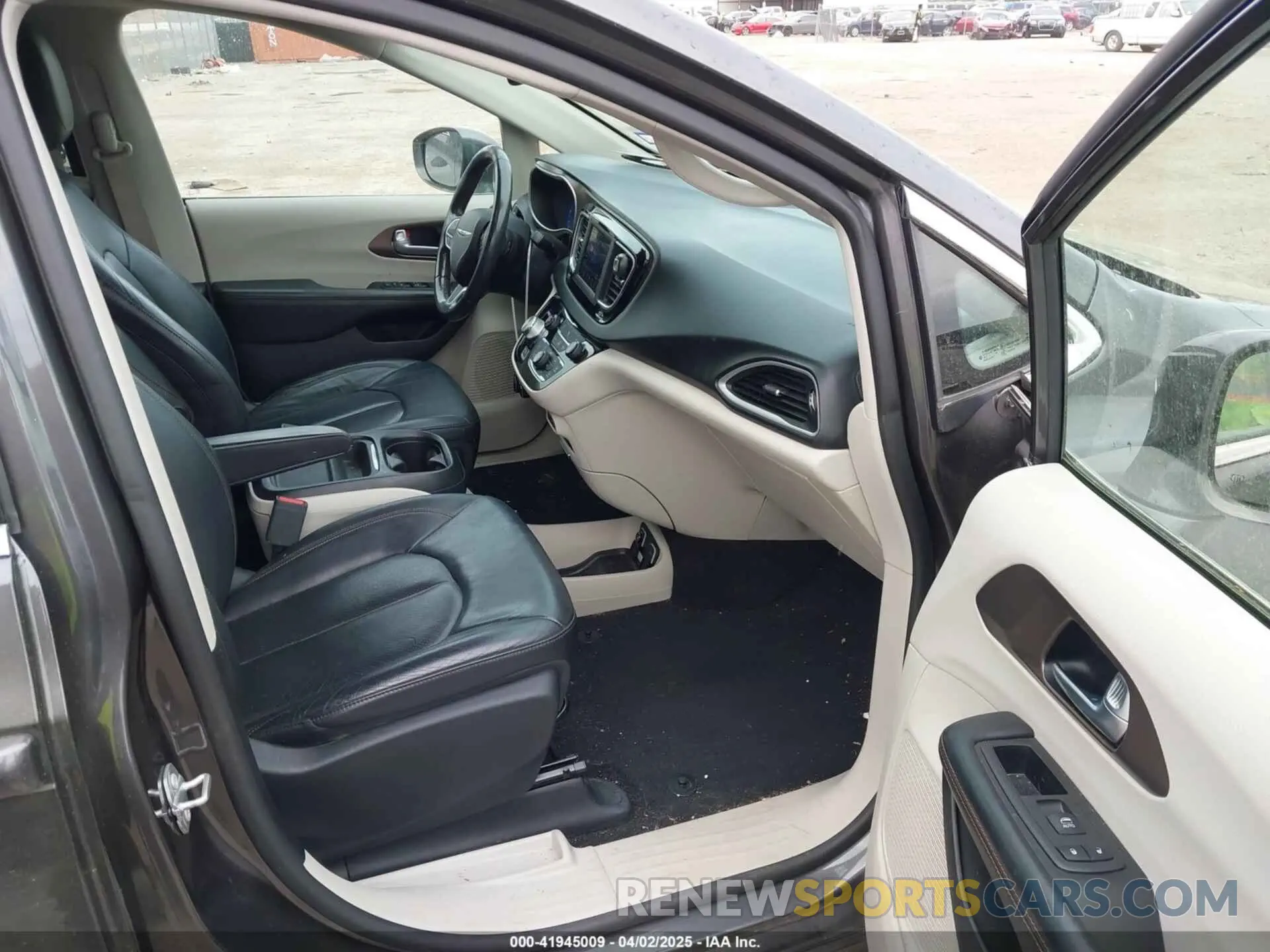 5 Фотография поврежденного автомобиля 2C4RC1BGXKR526286 CHRYSLER PACIFICA 2019