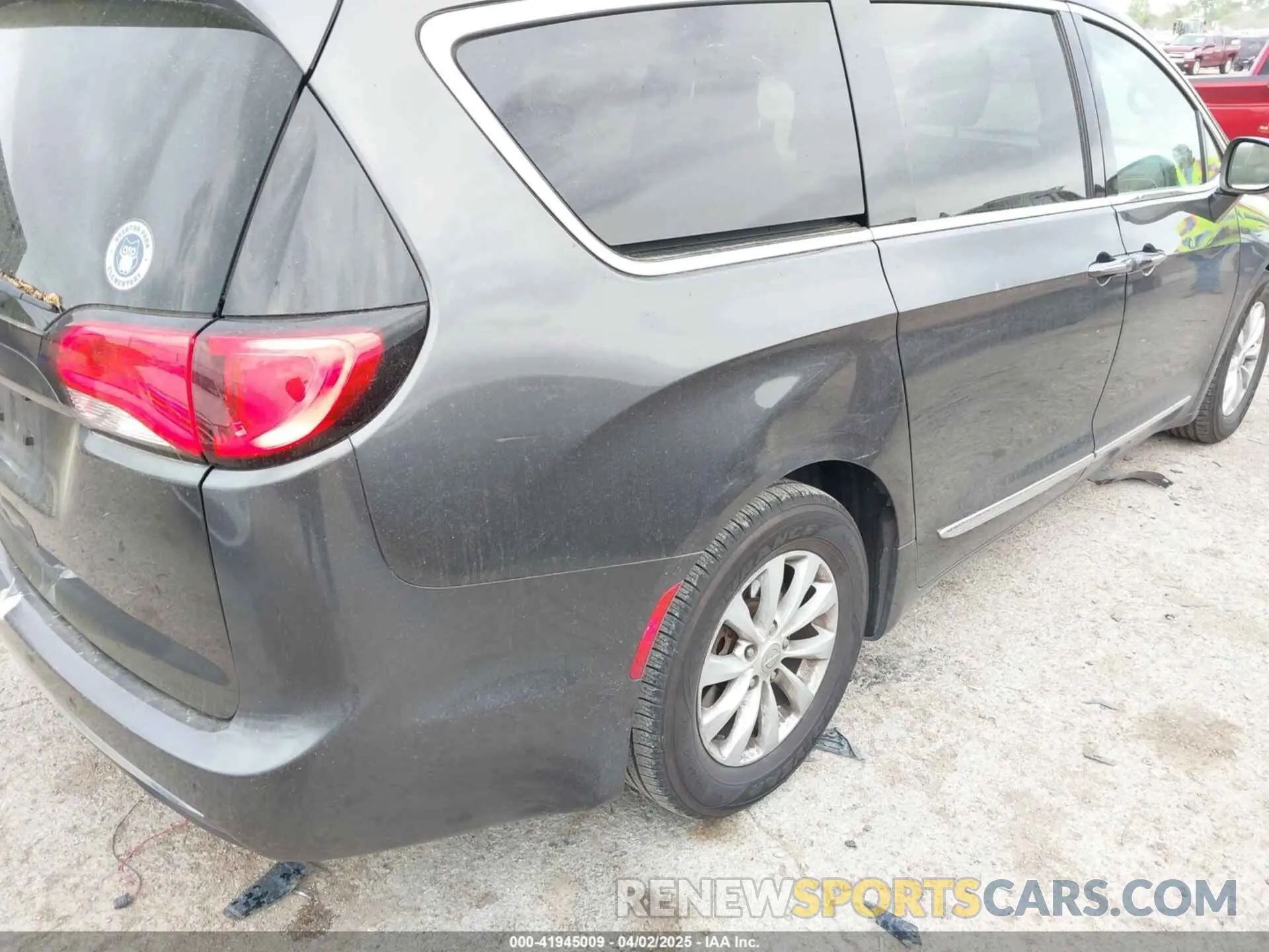 6 Фотография поврежденного автомобиля 2C4RC1BGXKR526286 CHRYSLER PACIFICA 2019