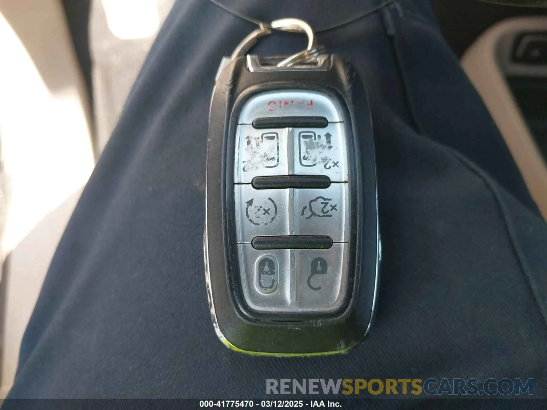 11 Photograph of a damaged car 2C4RC1BGXKR531732 CHRYSLER PACIFICA 2019