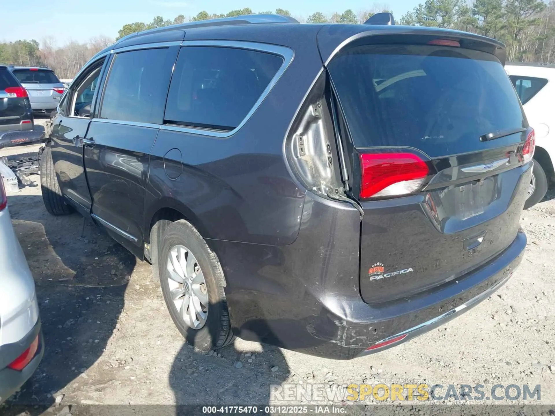 3 Photograph of a damaged car 2C4RC1BGXKR531732 CHRYSLER PACIFICA 2019