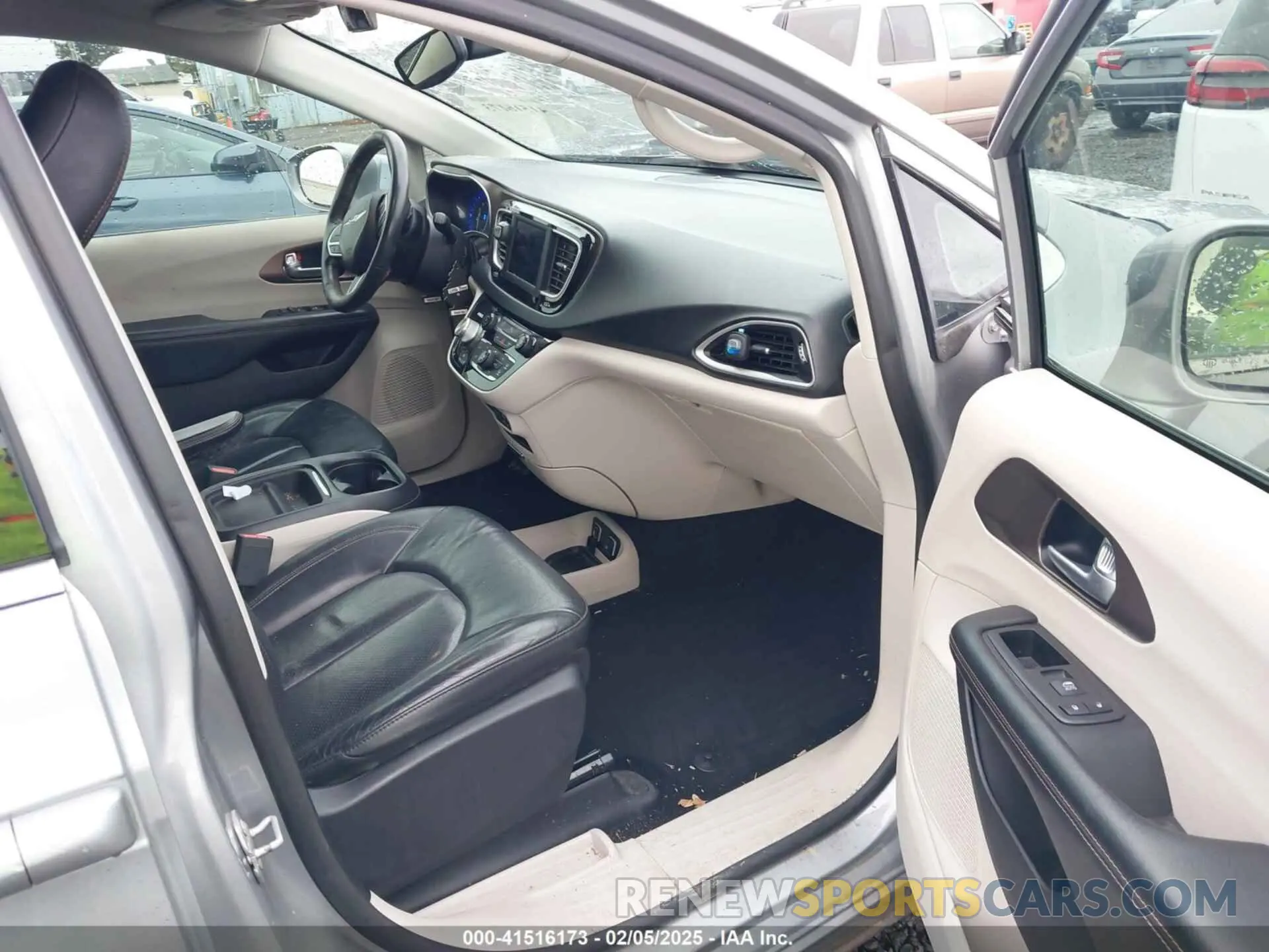 5 Фотография поврежденного автомобиля 2C4RC1BGXKR561510 CHRYSLER PACIFICA 2019
