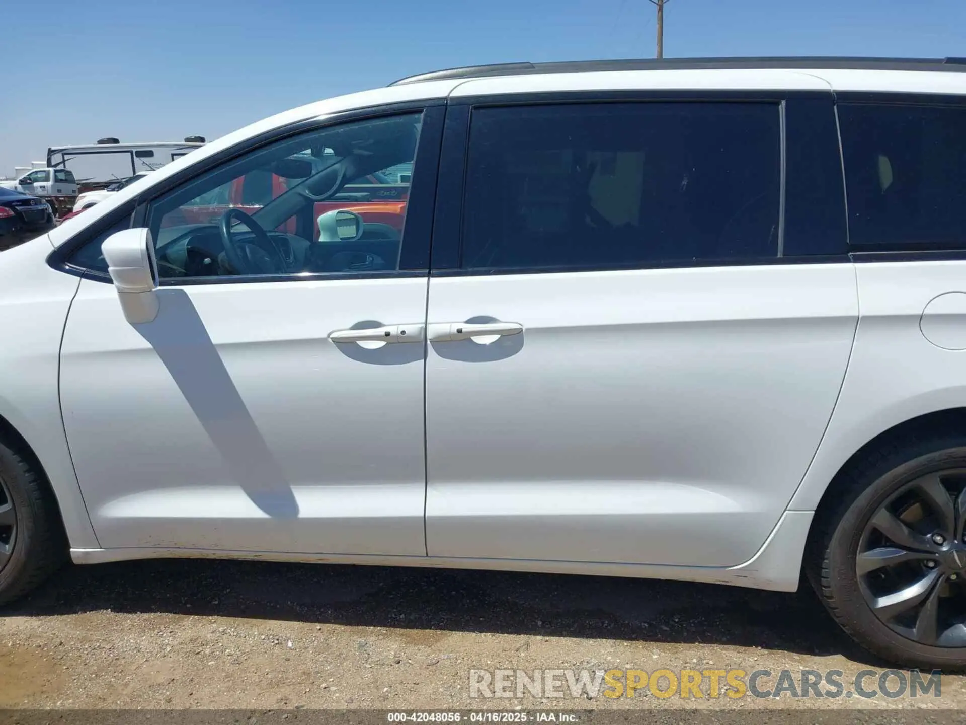 13 Фотография поврежденного автомобиля 2C4RC1BGXKR567162 CHRYSLER PACIFICA 2019