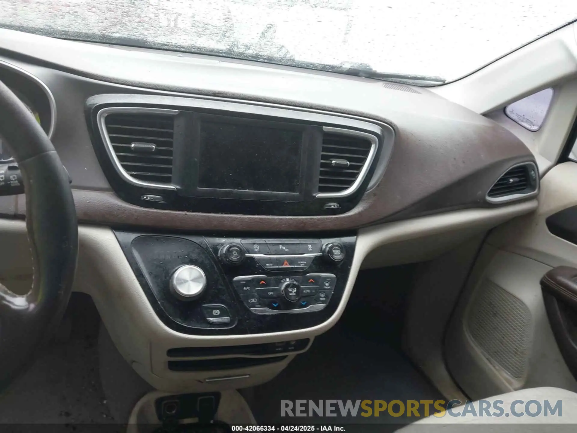 19 Photograph of a damaged car 2C4RC1BGXKR592949 CHRYSLER PACIFICA 2019