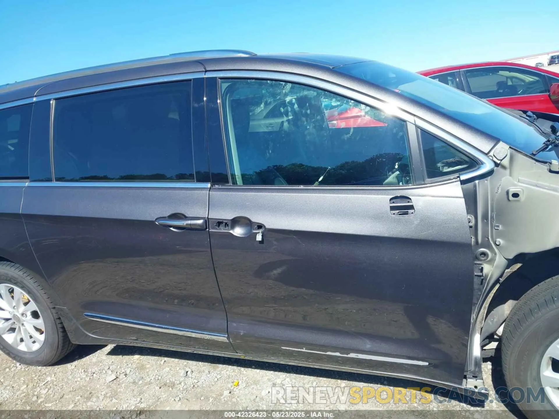 14 Фотография поврежденного автомобиля 2C4RC1BGXKR680562 CHRYSLER PACIFICA 2019