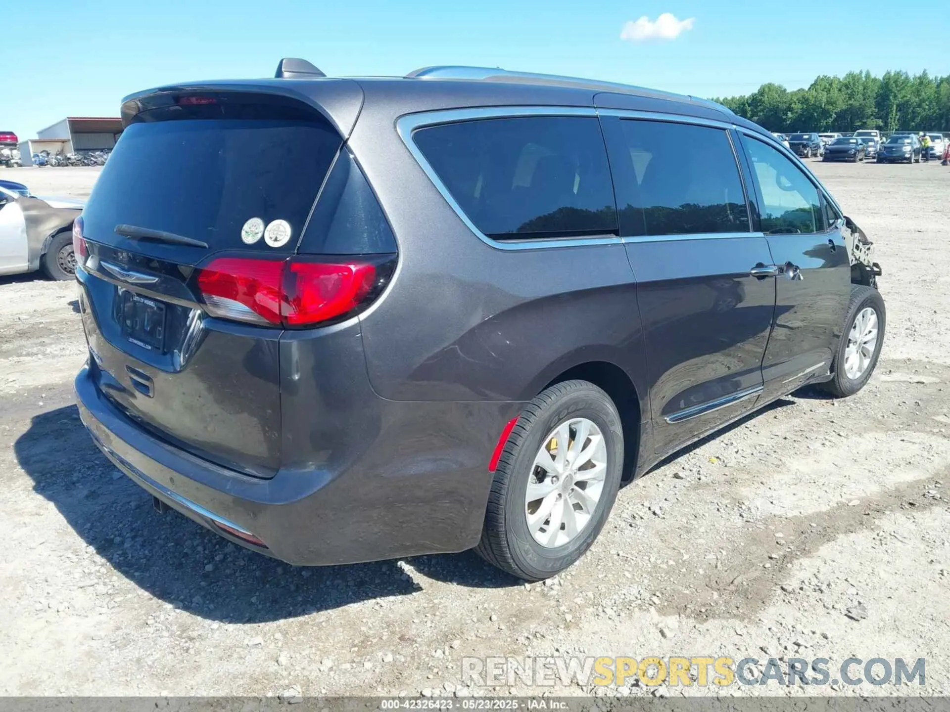 4 Фотография поврежденного автомобиля 2C4RC1BGXKR680562 CHRYSLER PACIFICA 2019