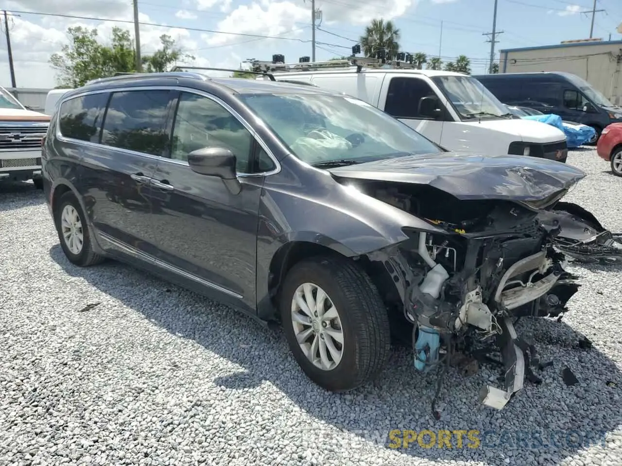 4 Фотография поврежденного автомобиля 2C4RC1BGXKR730196 CHRYSLER PACIFICA 2019