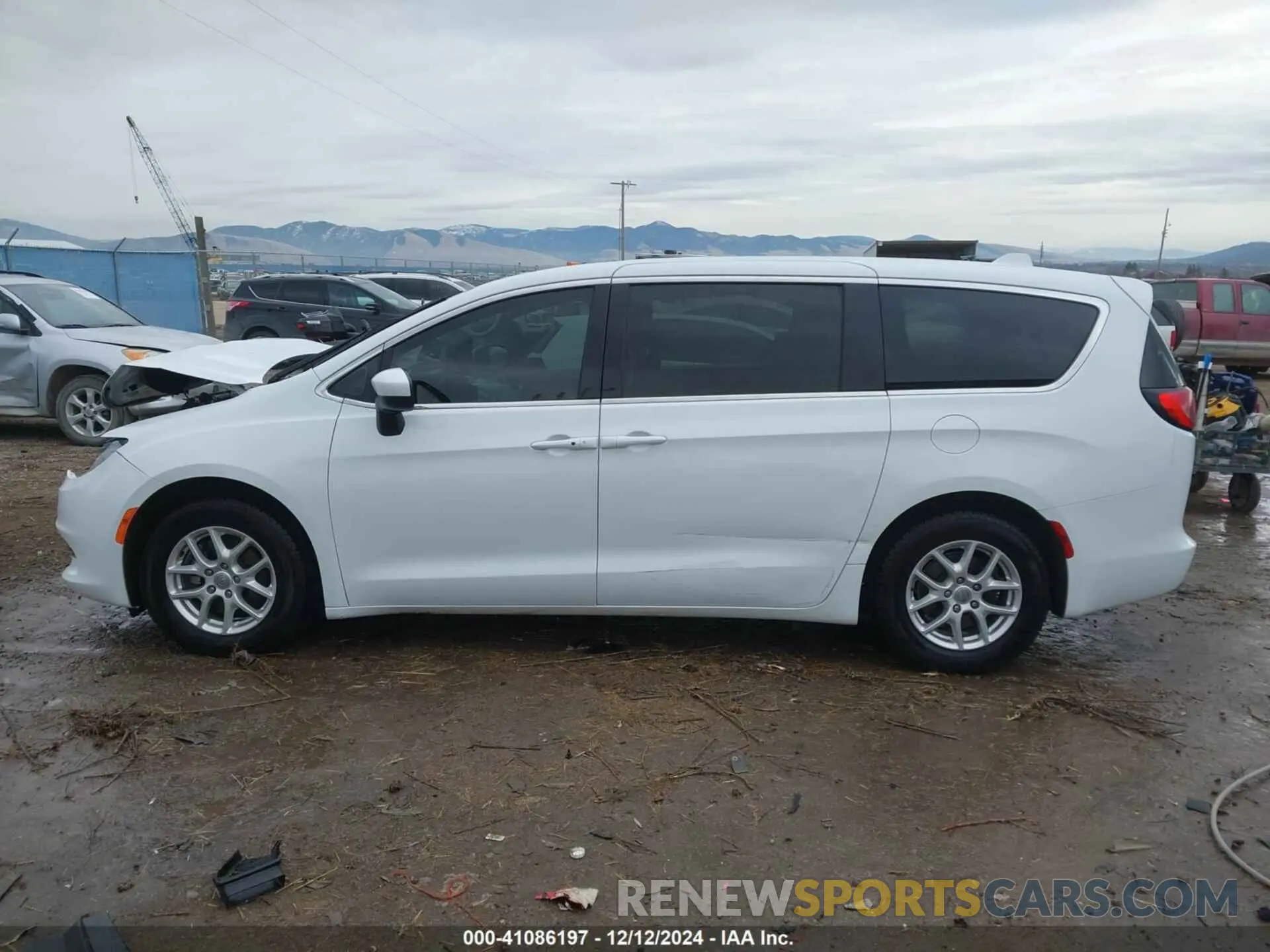 15 Photograph of a damaged car 2C4RC1CG5KR666552 CHRYSLER PACIFICA 2019
