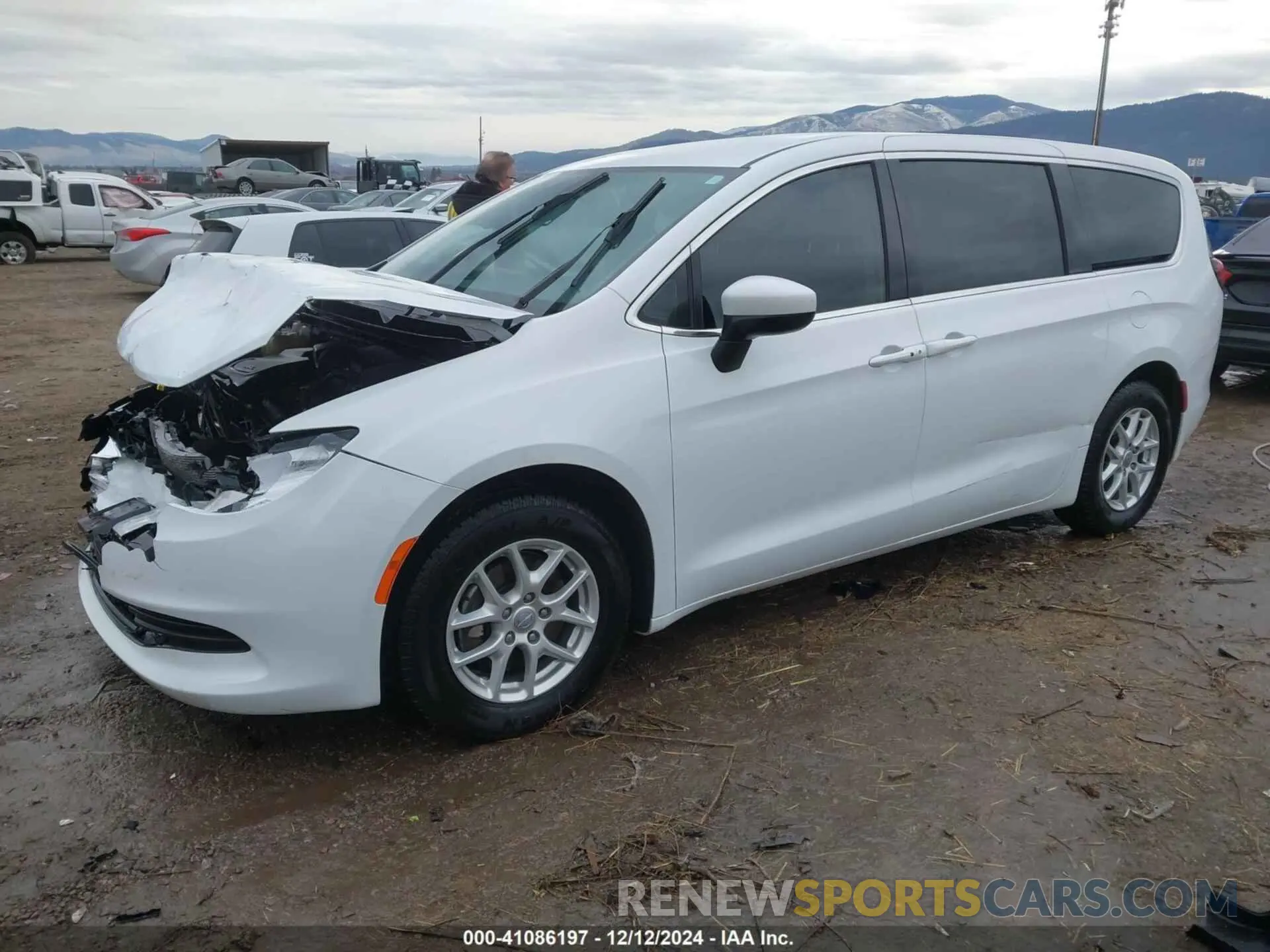 2 Photograph of a damaged car 2C4RC1CG5KR666552 CHRYSLER PACIFICA 2019