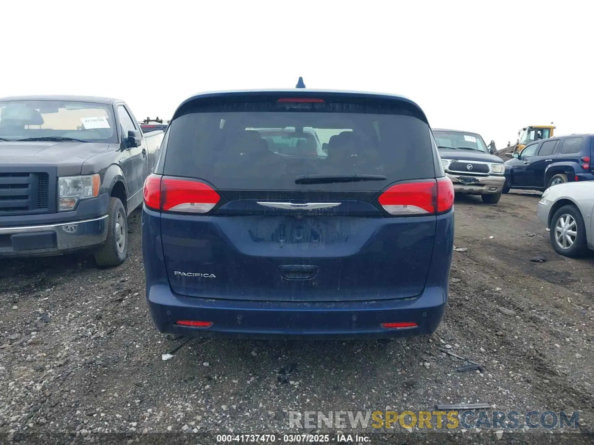 16 Photograph of a damaged car 2C4RC1CG7KR698323 CHRYSLER PACIFICA 2019