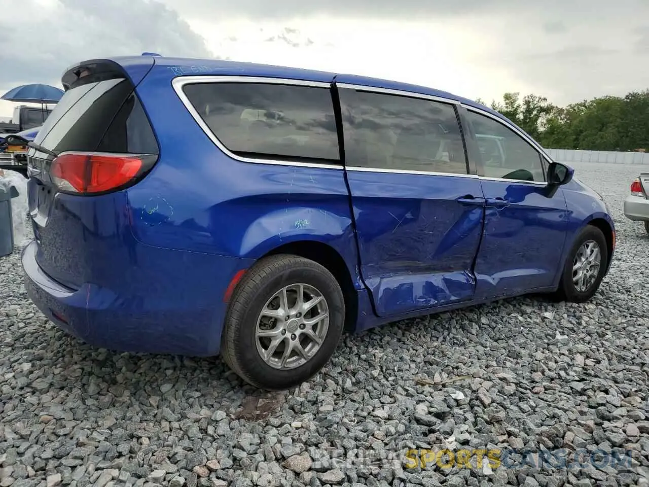 3 Photograph of a damaged car 2C4RC1CG8KR698542 CHRYSLER PACIFICA 2019