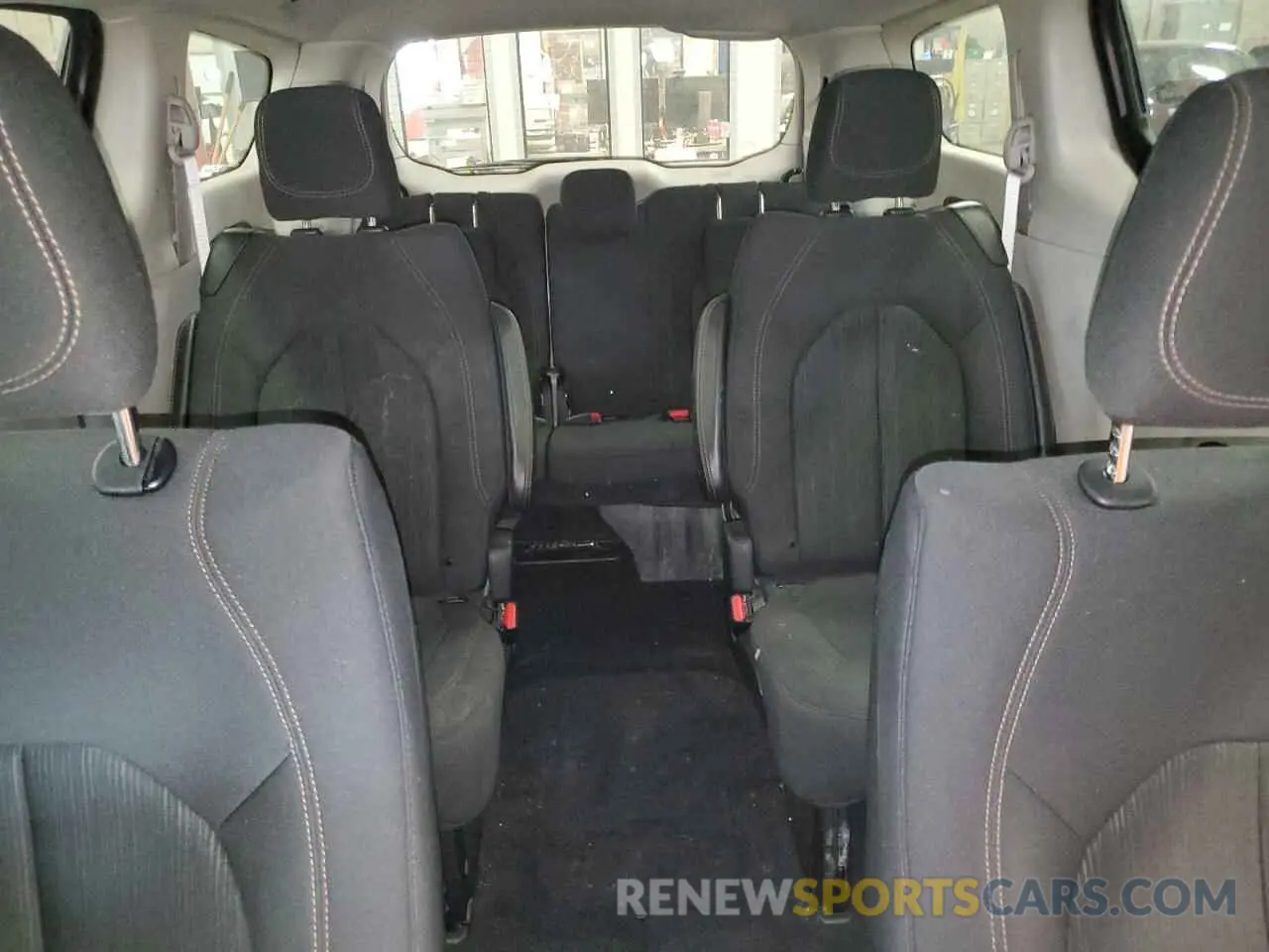10 Фотография поврежденного автомобиля 2C4RC1DG6KR592766 CHRYSLER PACIFICA 2019