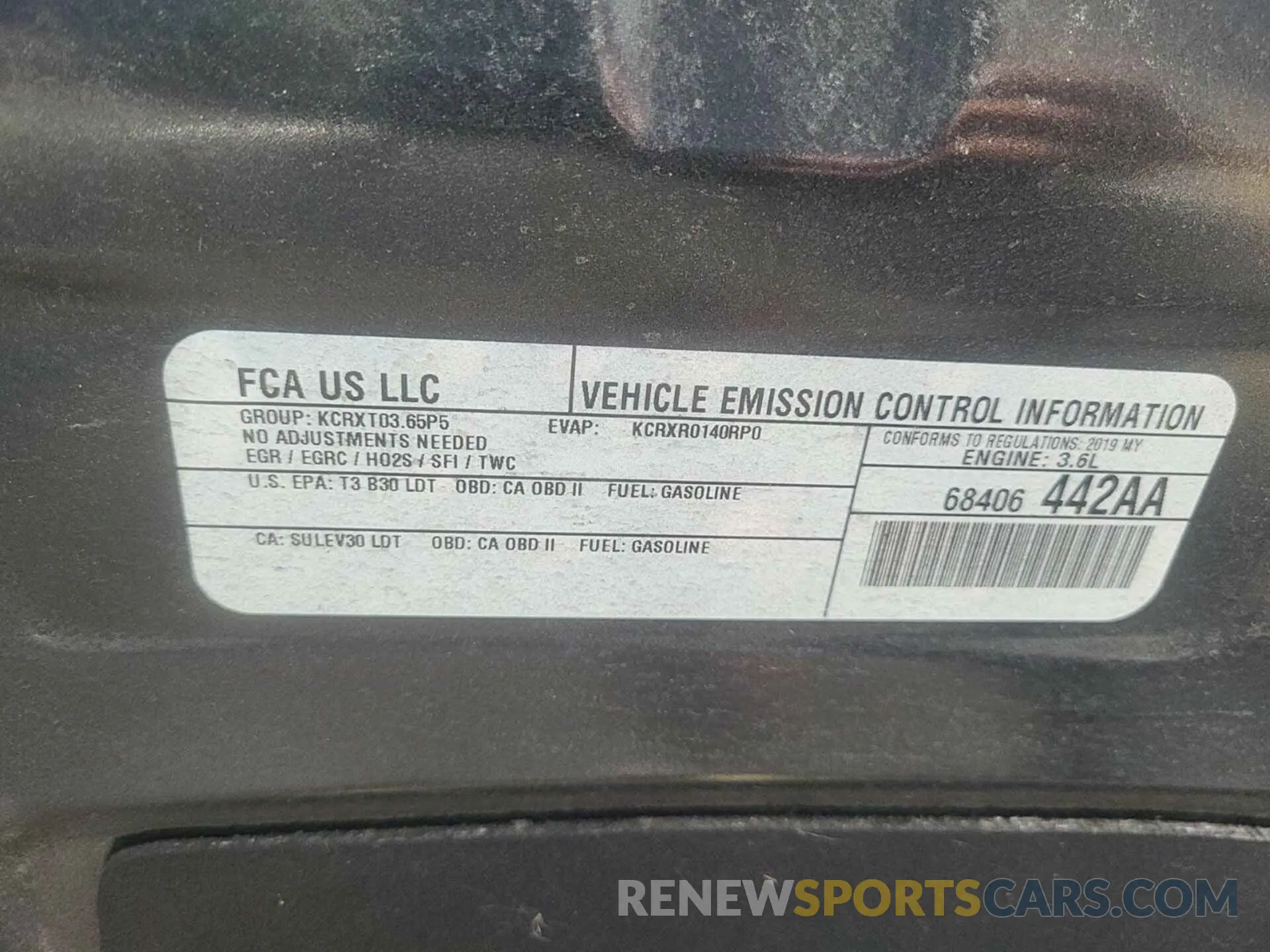 17 Photograph of a damaged car 2C4RC1DG9KR652121 CHRYSLER PACIFICA 2019