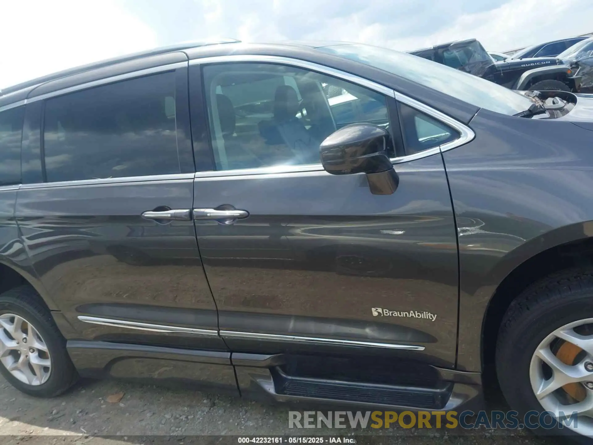 14 Фотография поврежденного автомобиля 2C4RC1EG0KR652409 CHRYSLER PACIFICA 2019