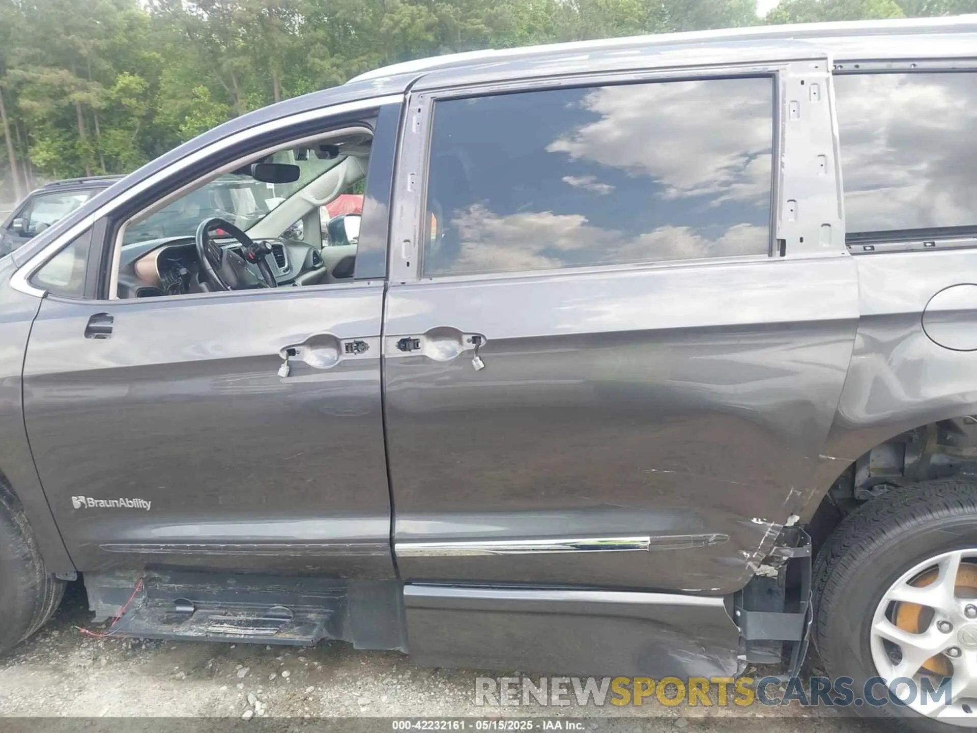 15 Фотография поврежденного автомобиля 2C4RC1EG0KR652409 CHRYSLER PACIFICA 2019