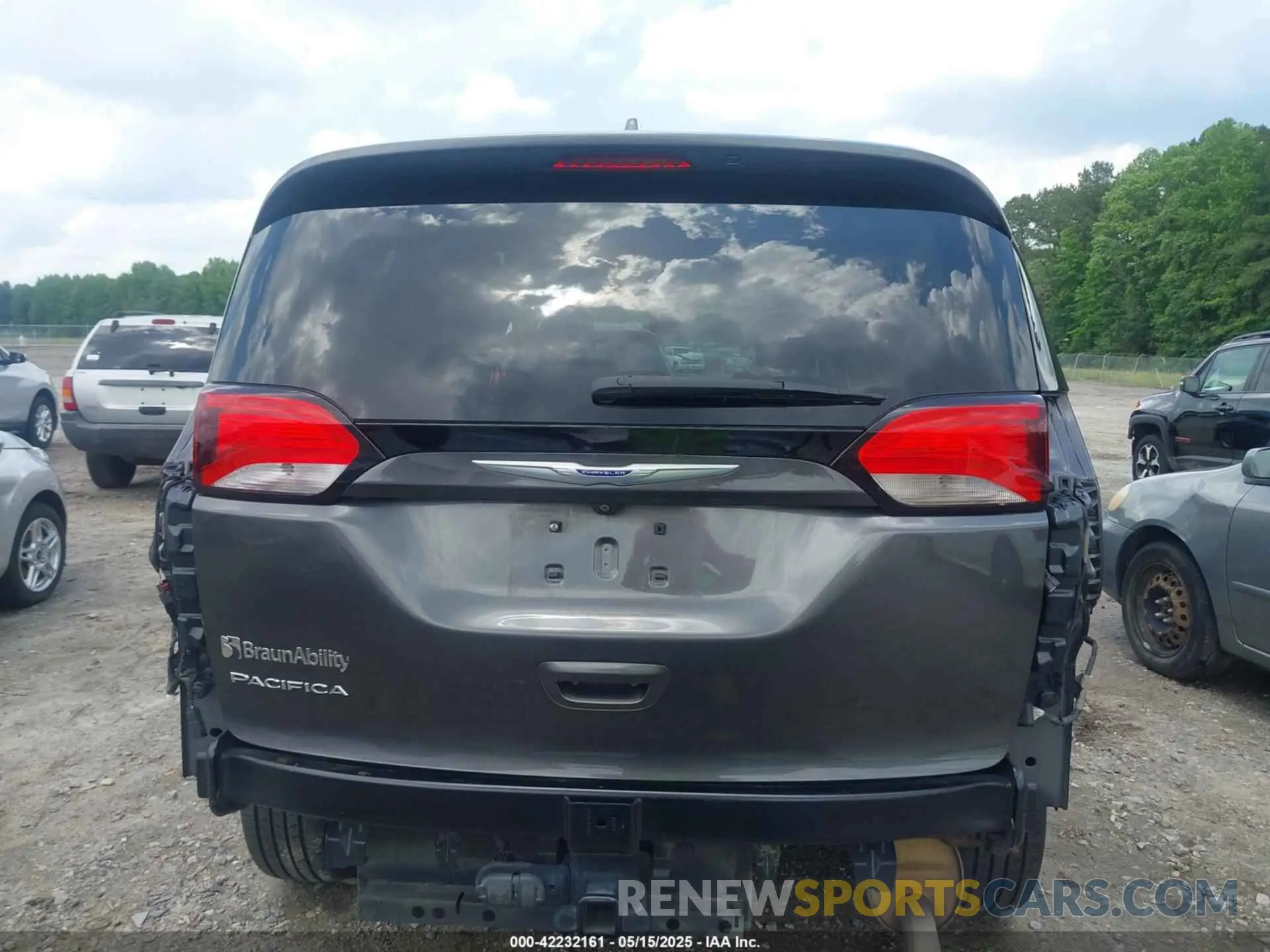 17 Фотография поврежденного автомобиля 2C4RC1EG0KR652409 CHRYSLER PACIFICA 2019