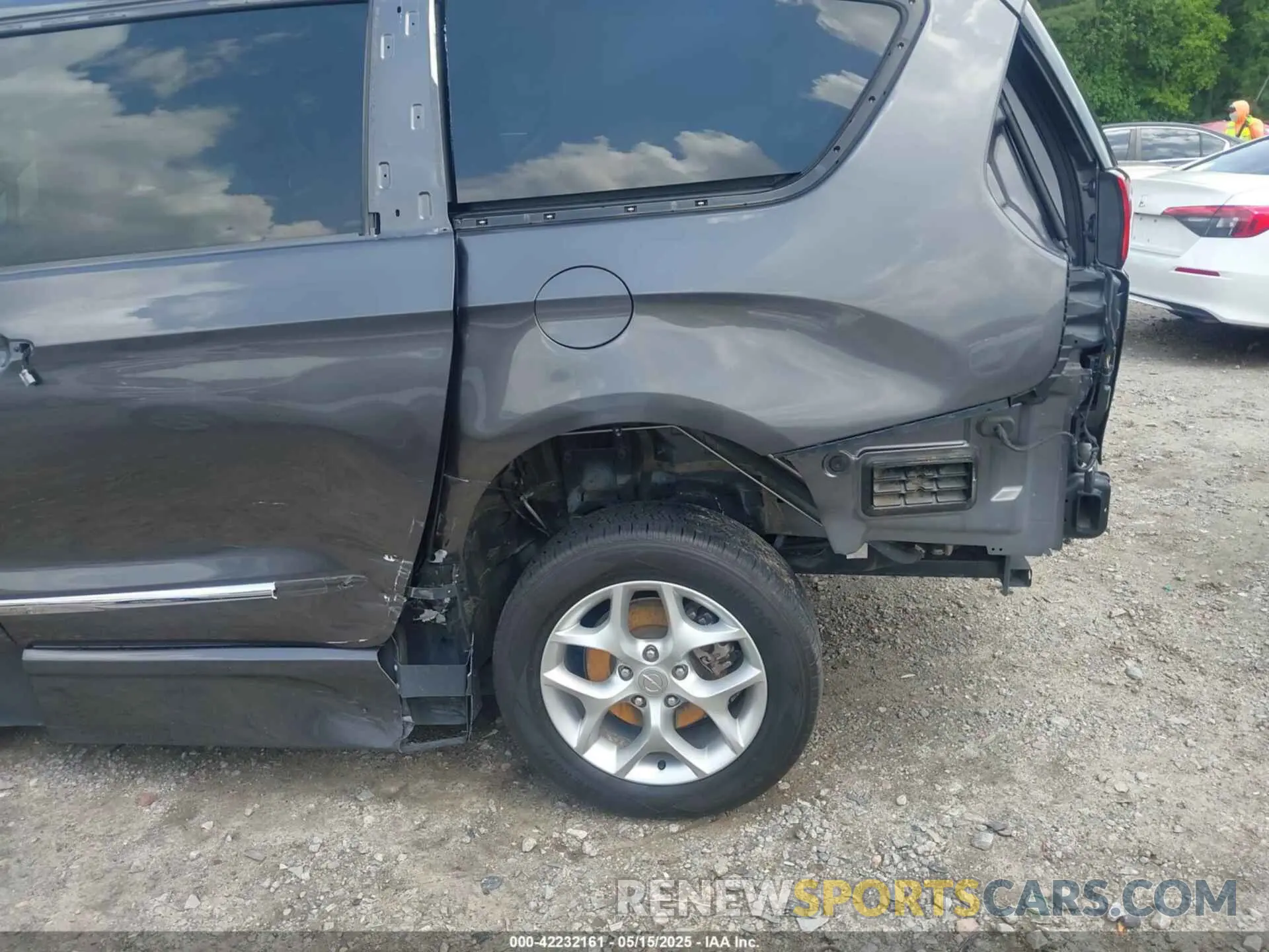 19 Фотография поврежденного автомобиля 2C4RC1EG0KR652409 CHRYSLER PACIFICA 2019
