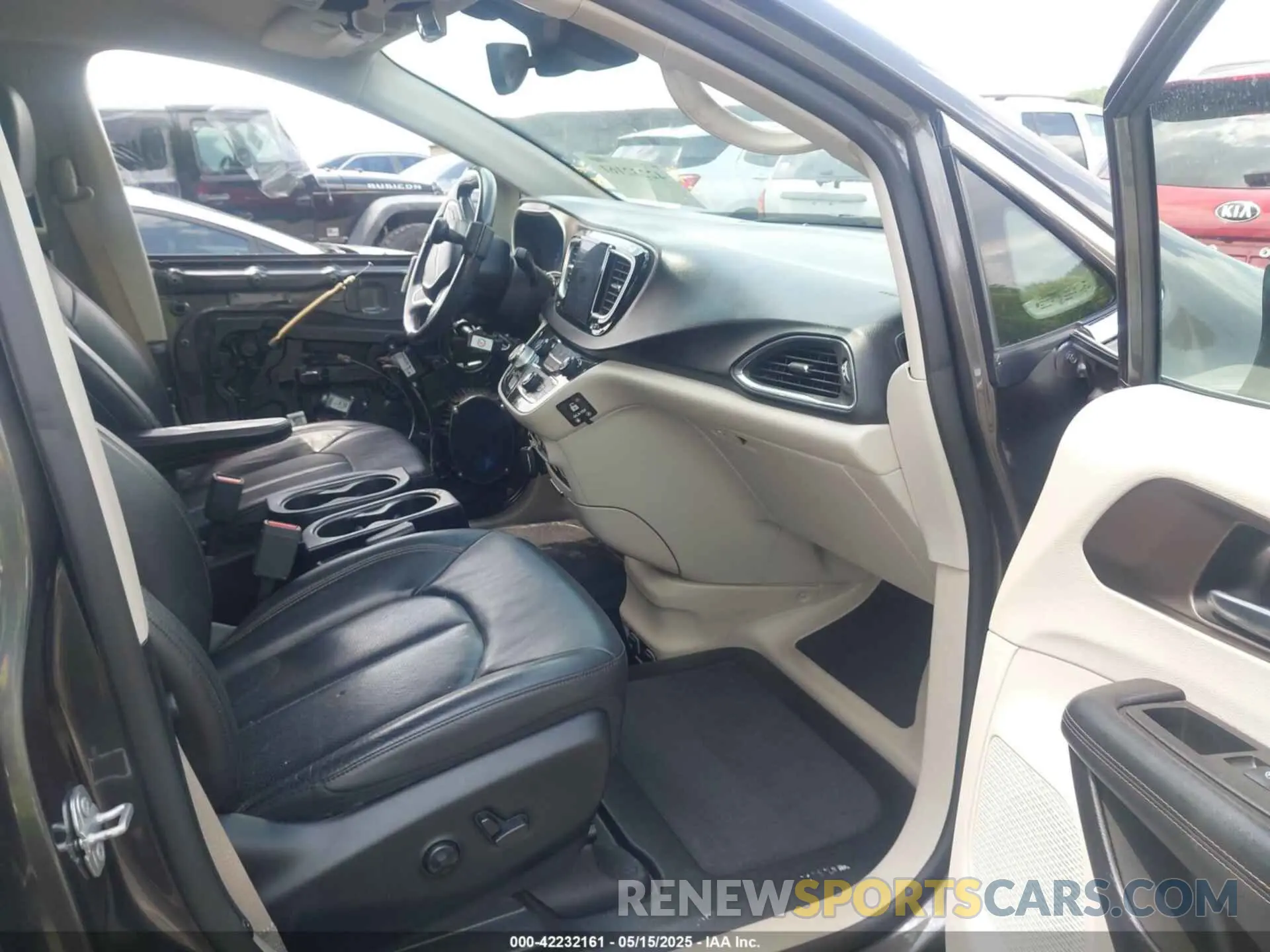 5 Фотография поврежденного автомобиля 2C4RC1EG0KR652409 CHRYSLER PACIFICA 2019