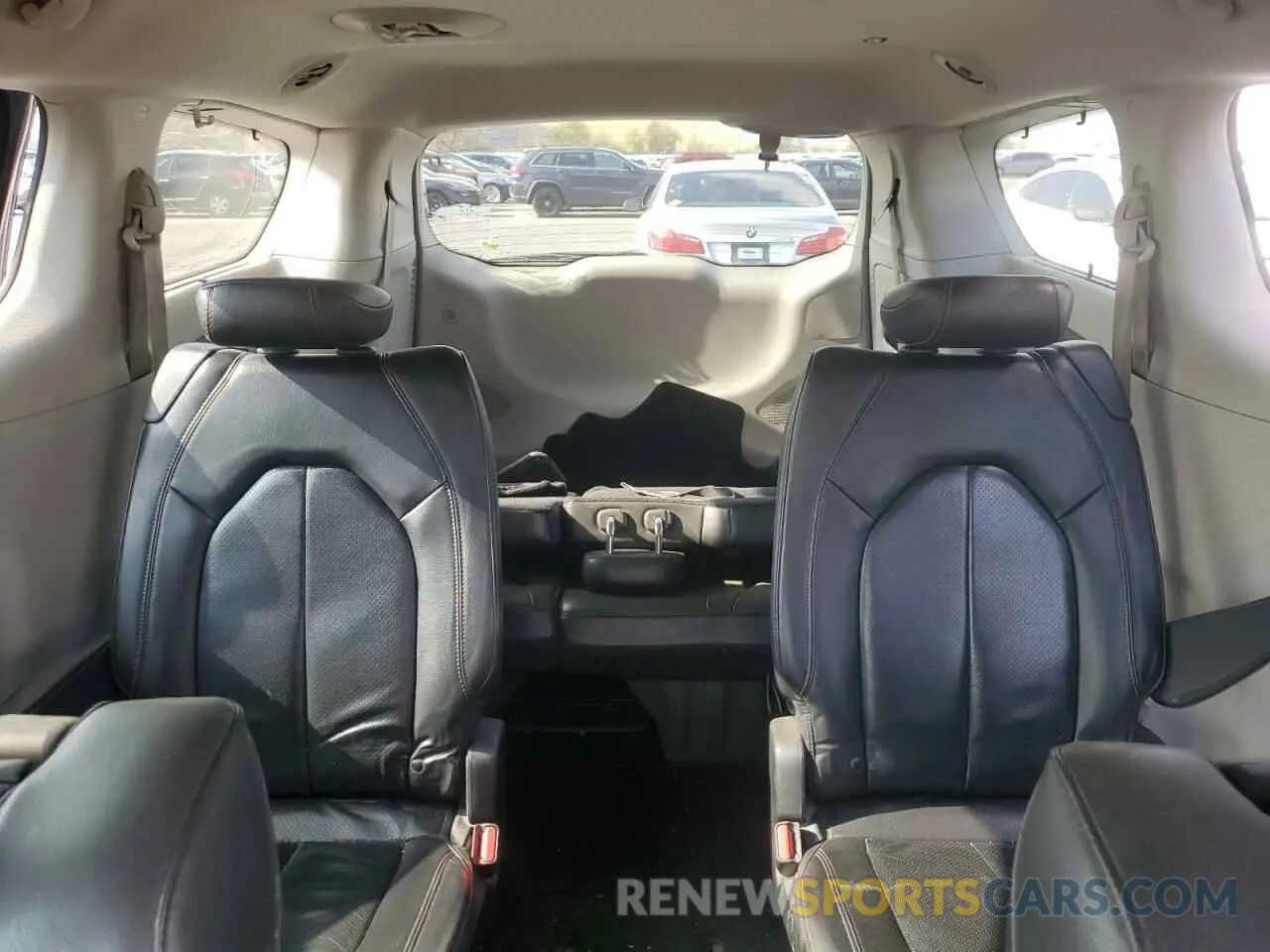 10 Фотография поврежденного автомобиля 2C4RC1EG1KR570527 CHRYSLER PACIFICA 2019