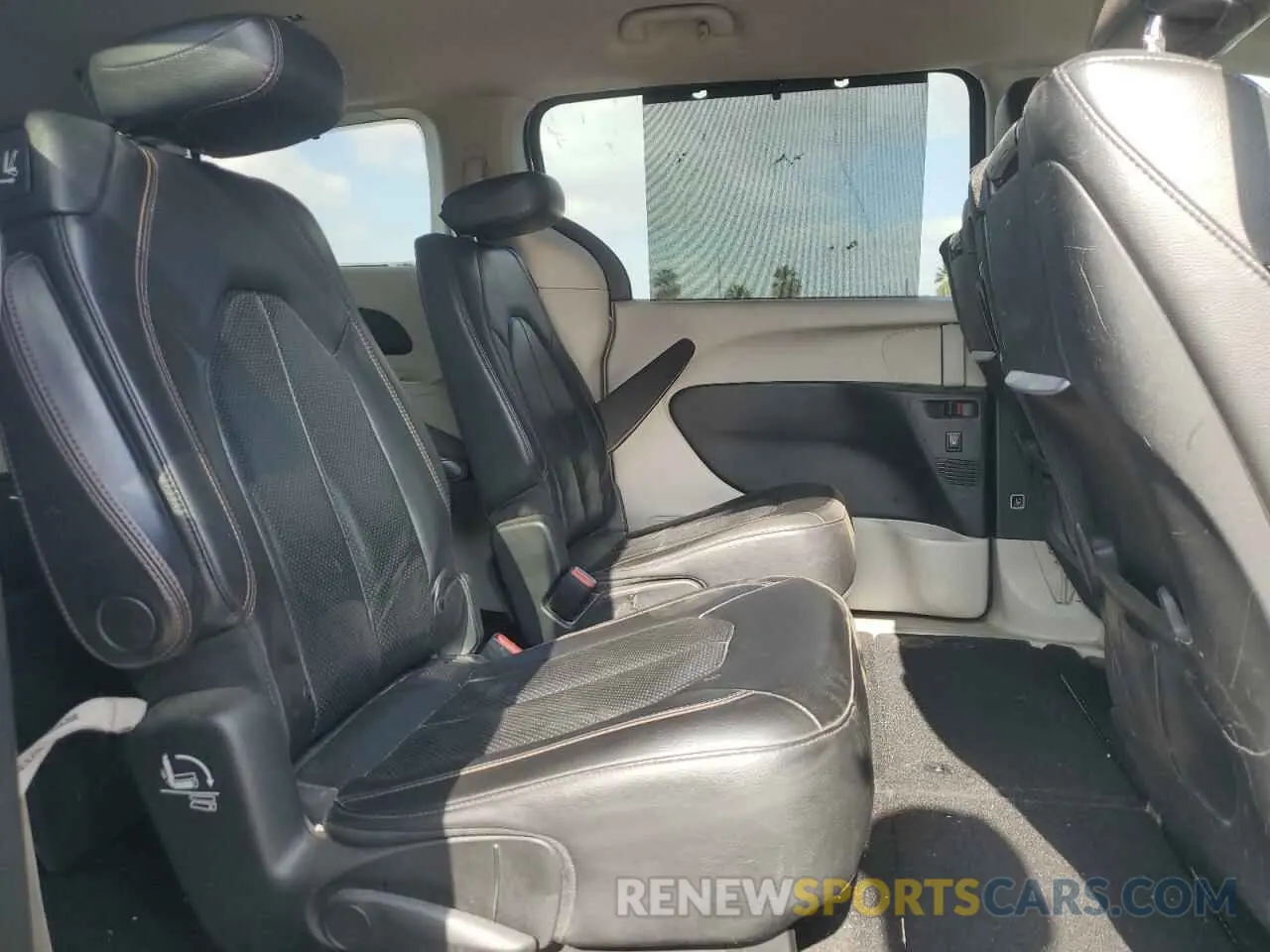 11 Фотография поврежденного автомобиля 2C4RC1EG1KR570527 CHRYSLER PACIFICA 2019
