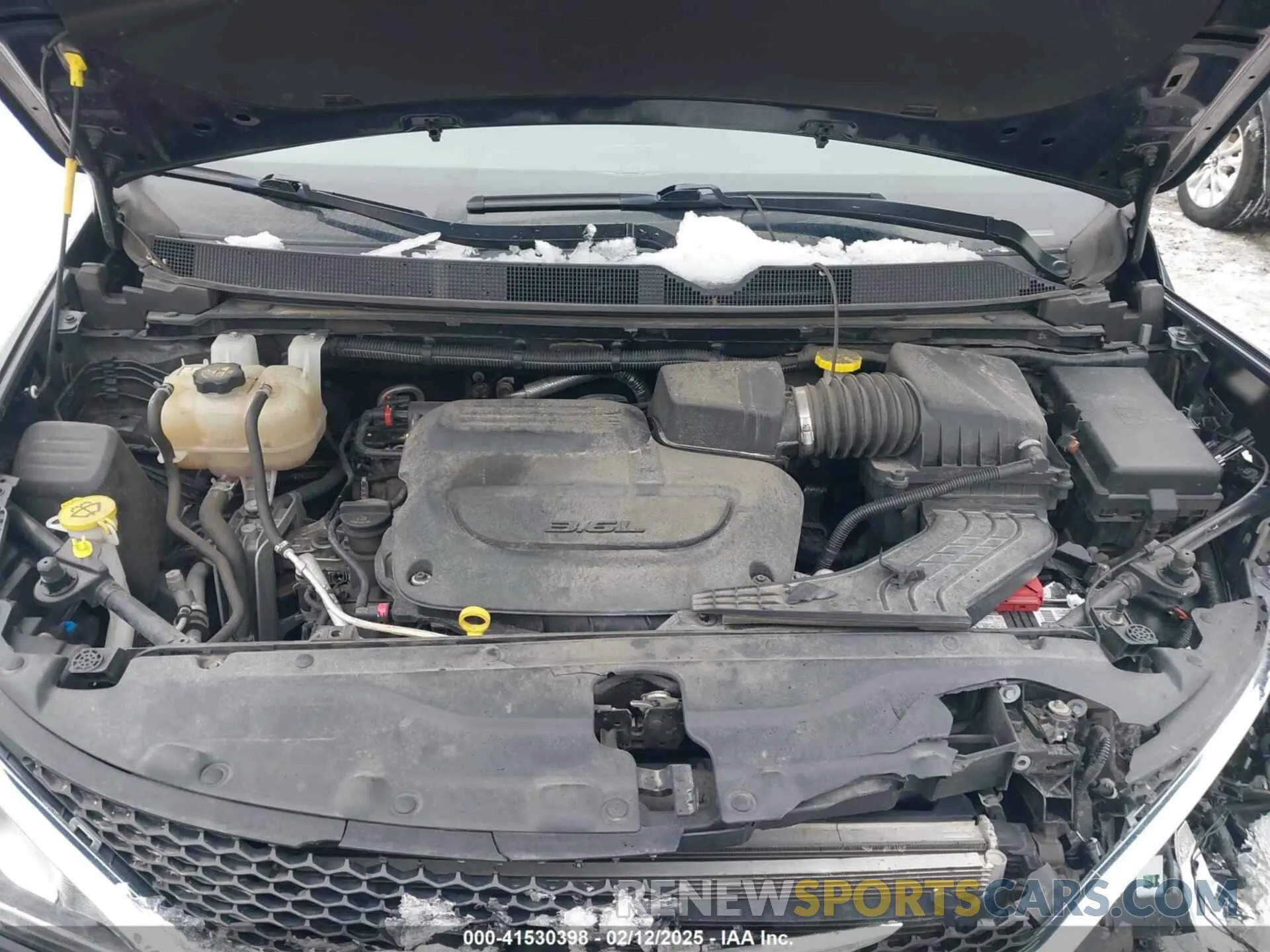 10 Photograph of a damaged car 2C4RC1EG1KR733645 CHRYSLER PACIFICA 2019
