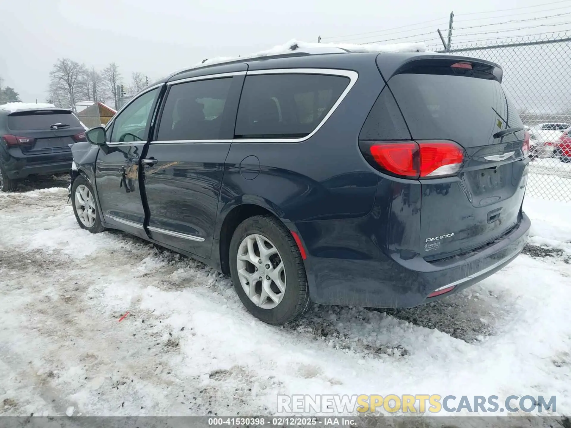3 Photograph of a damaged car 2C4RC1EG1KR733645 CHRYSLER PACIFICA 2019