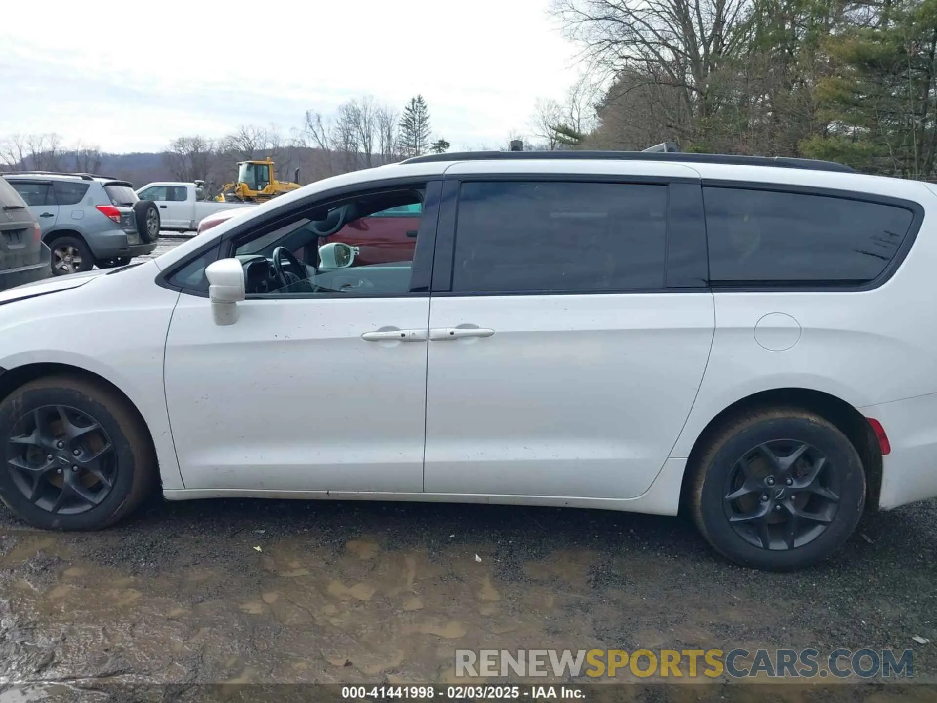 15 Photograph of a damaged car 2C4RC1EG5KR505566 CHRYSLER PACIFICA 2019