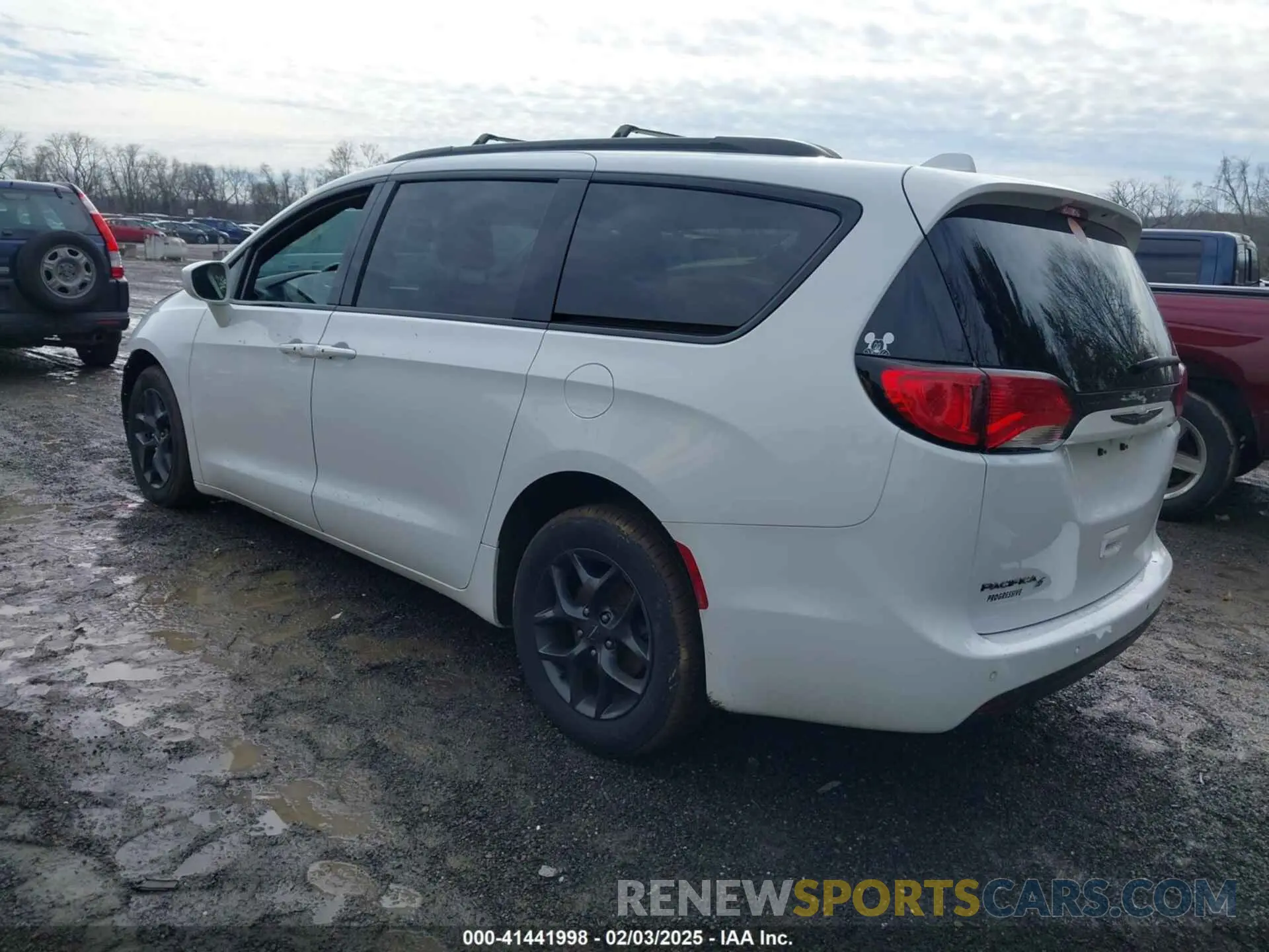 3 Photograph of a damaged car 2C4RC1EG5KR505566 CHRYSLER PACIFICA 2019