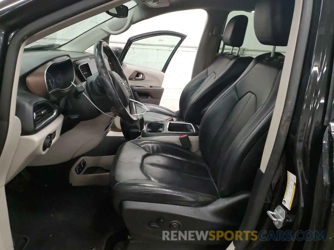 7 Фотография поврежденного автомобиля 2C4RC1EG6KR604641 CHRYSLER PACIFICA 2019