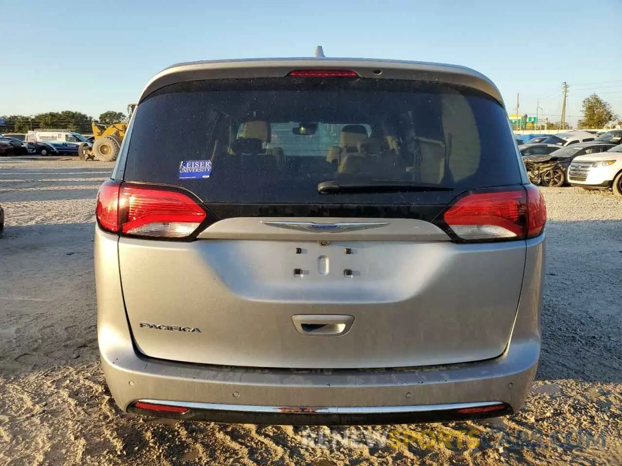 6 Photograph of a damaged car 2C4RC1EG7KR588045 CHRYSLER PACIFICA 2019