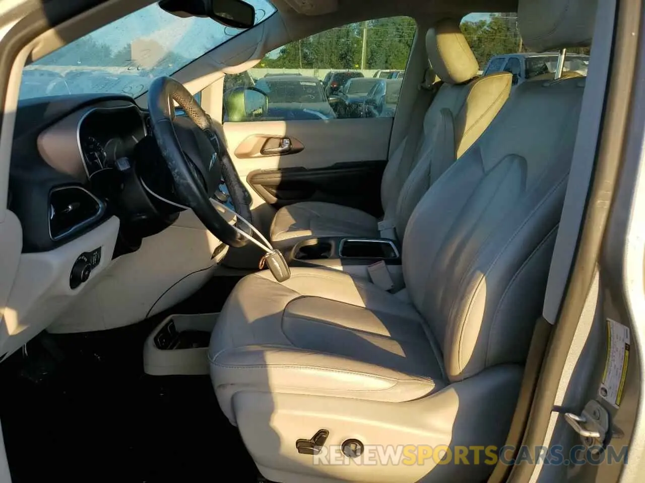 7 Photograph of a damaged car 2C4RC1EG7KR588045 CHRYSLER PACIFICA 2019