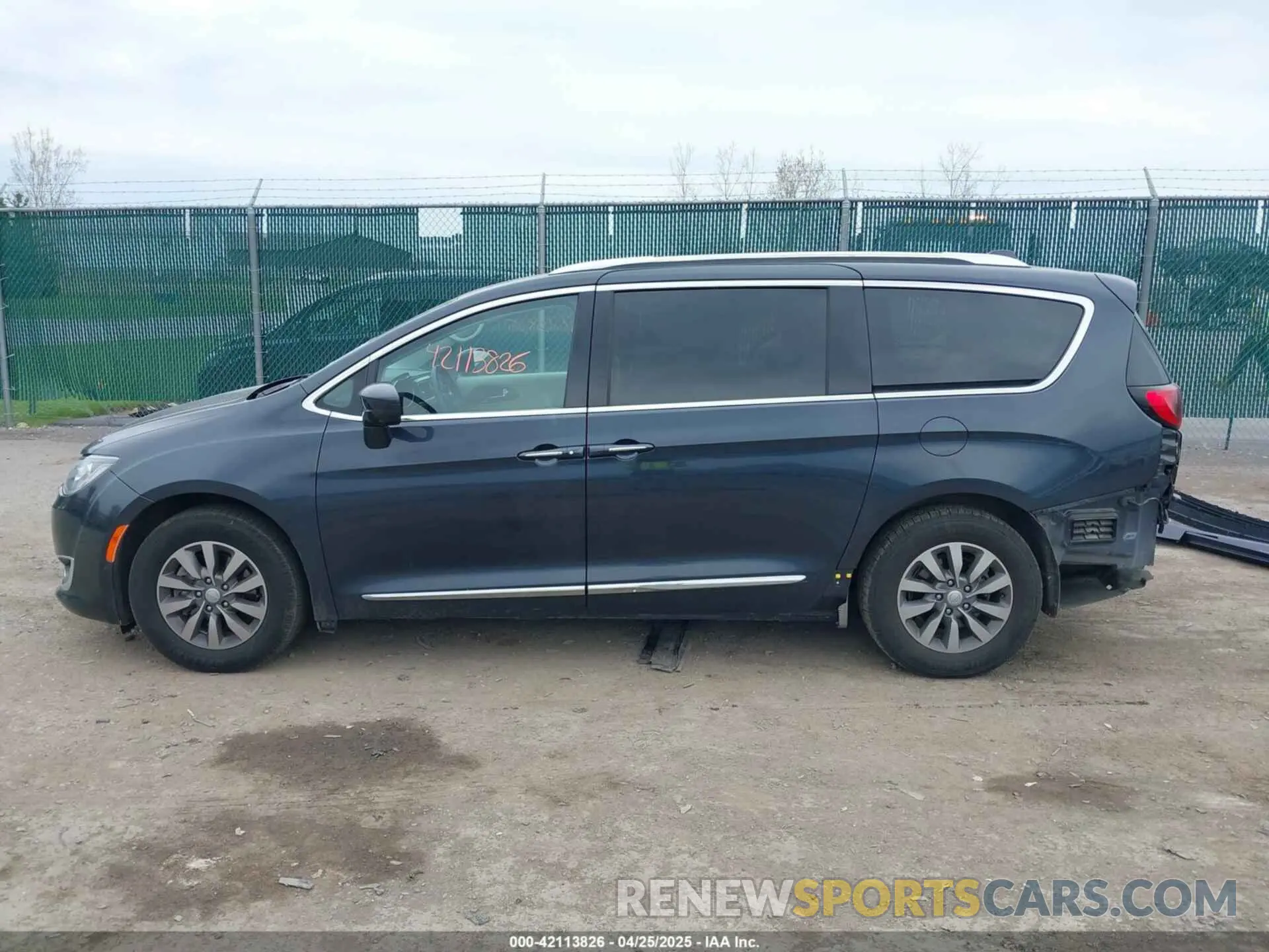 14 Фотография поврежденного автомобиля 2C4RC1EGXKR708906 CHRYSLER PACIFICA 2019