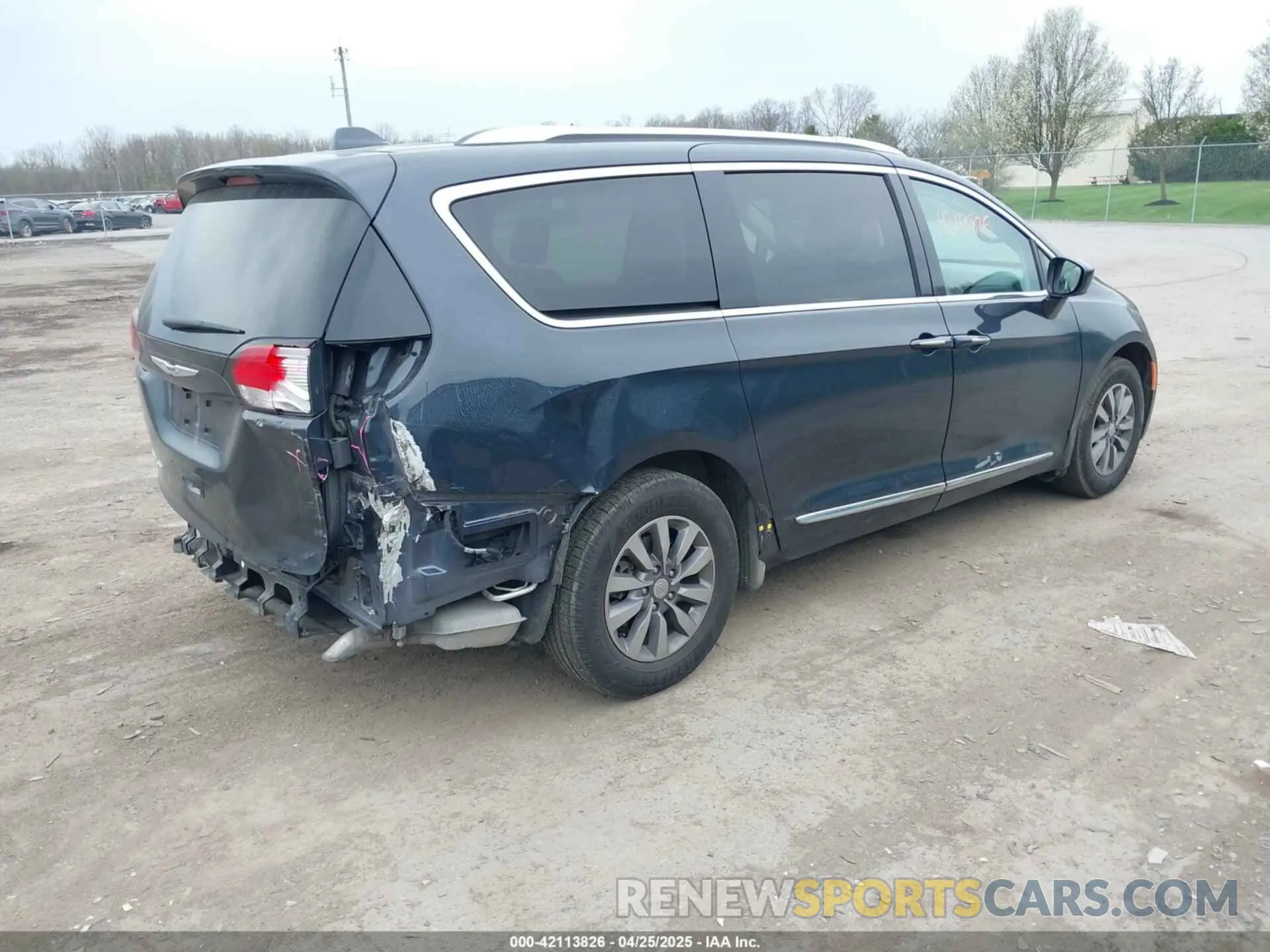 4 Фотография поврежденного автомобиля 2C4RC1EGXKR708906 CHRYSLER PACIFICA 2019