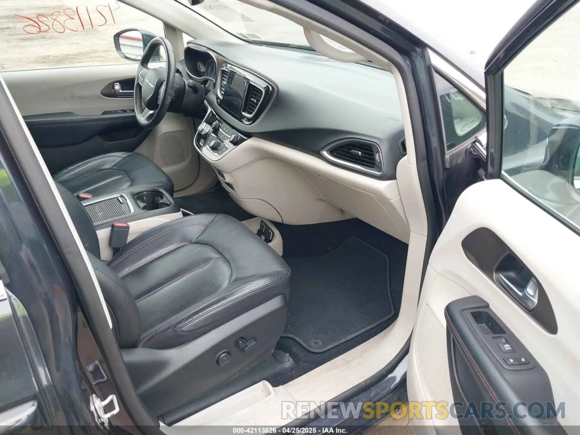 5 Фотография поврежденного автомобиля 2C4RC1EGXKR708906 CHRYSLER PACIFICA 2019