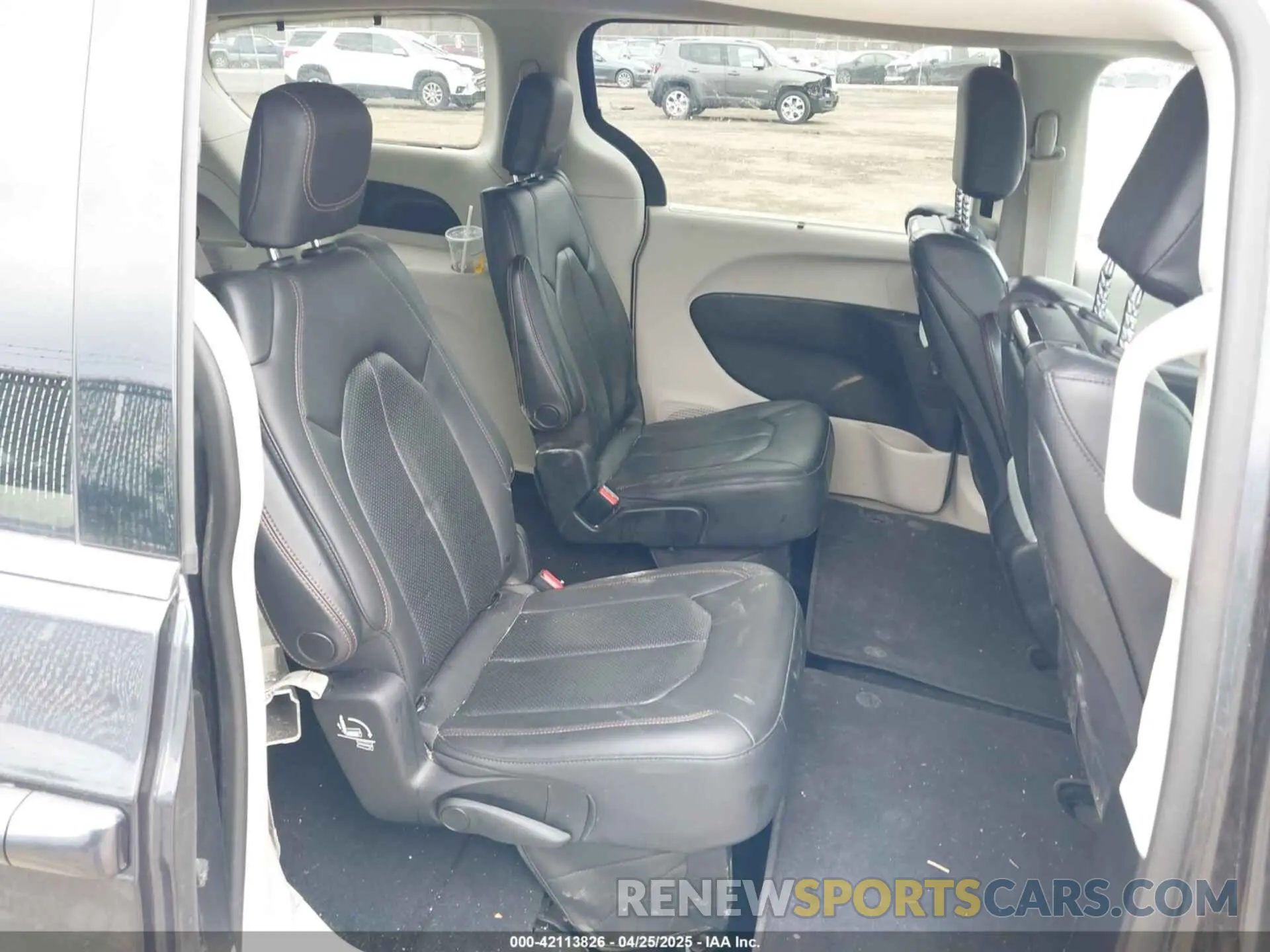 8 Фотография поврежденного автомобиля 2C4RC1EGXKR708906 CHRYSLER PACIFICA 2019