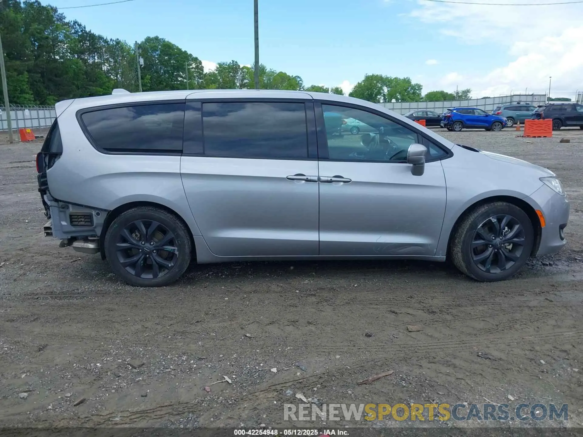 14 Photograph of a damaged car 2C4RC1FG0KR574955 CHRYSLER PACIFICA 2019