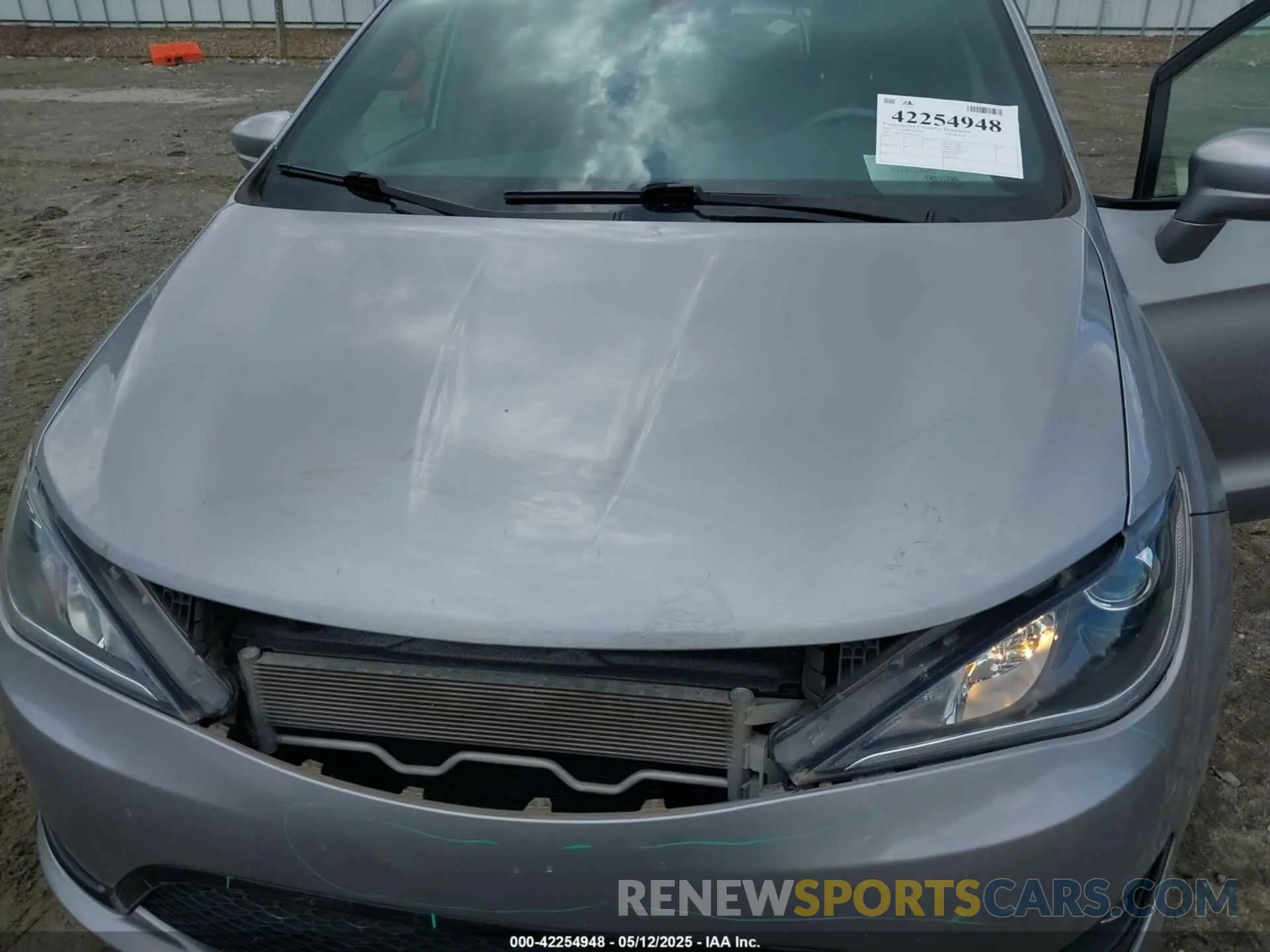 19 Photograph of a damaged car 2C4RC1FG0KR574955 CHRYSLER PACIFICA 2019