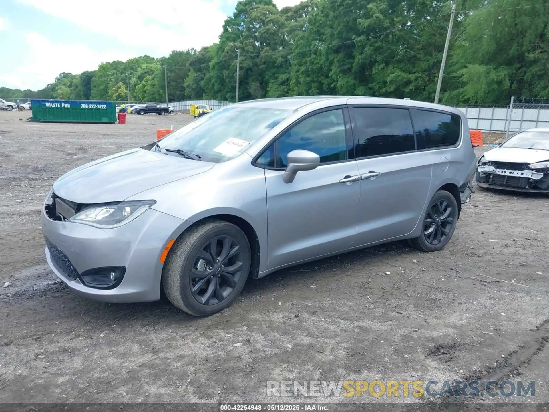 2 Photograph of a damaged car 2C4RC1FG0KR574955 CHRYSLER PACIFICA 2019