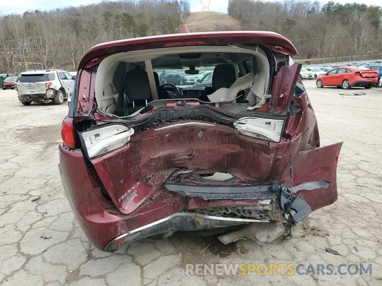 6 Фотография поврежденного автомобиля 2C4RC1FG0KR587978 CHRYSLER PACIFICA 2019